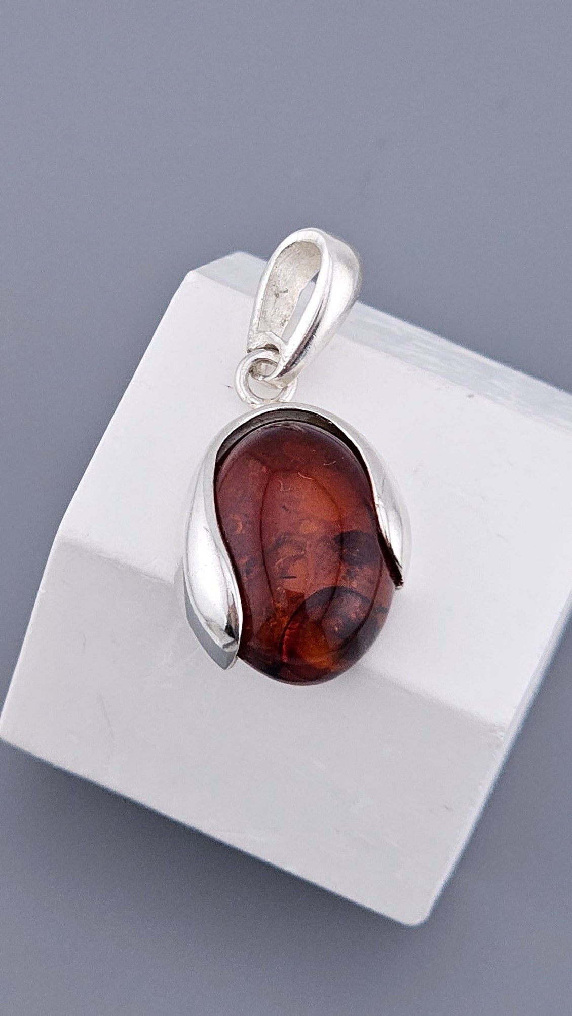 Vintage 925 Sterling Silver Amber Solitaire Pendant