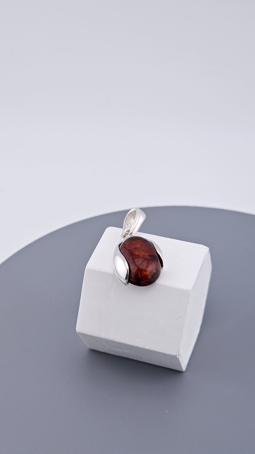 Vintage 925 Sterling Silver Amber Solitaire Pendant