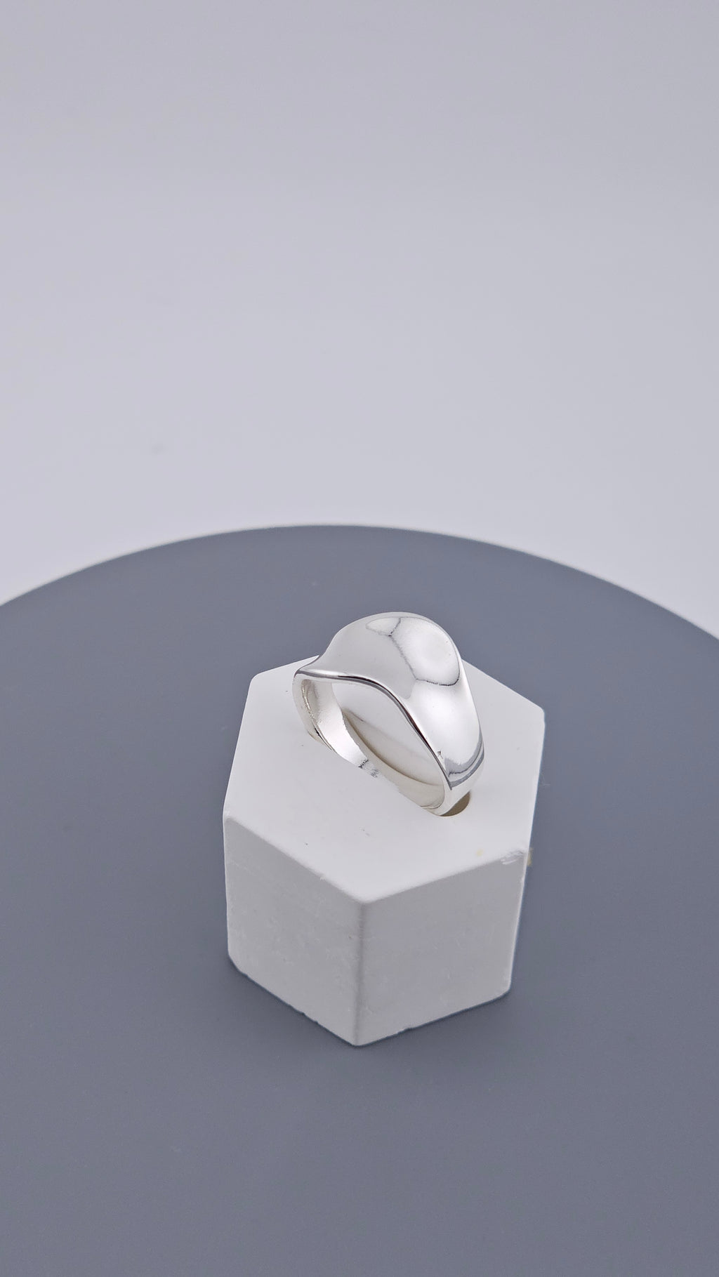 Vintage 925 Sterling Silver Wavy Plain Band Ring