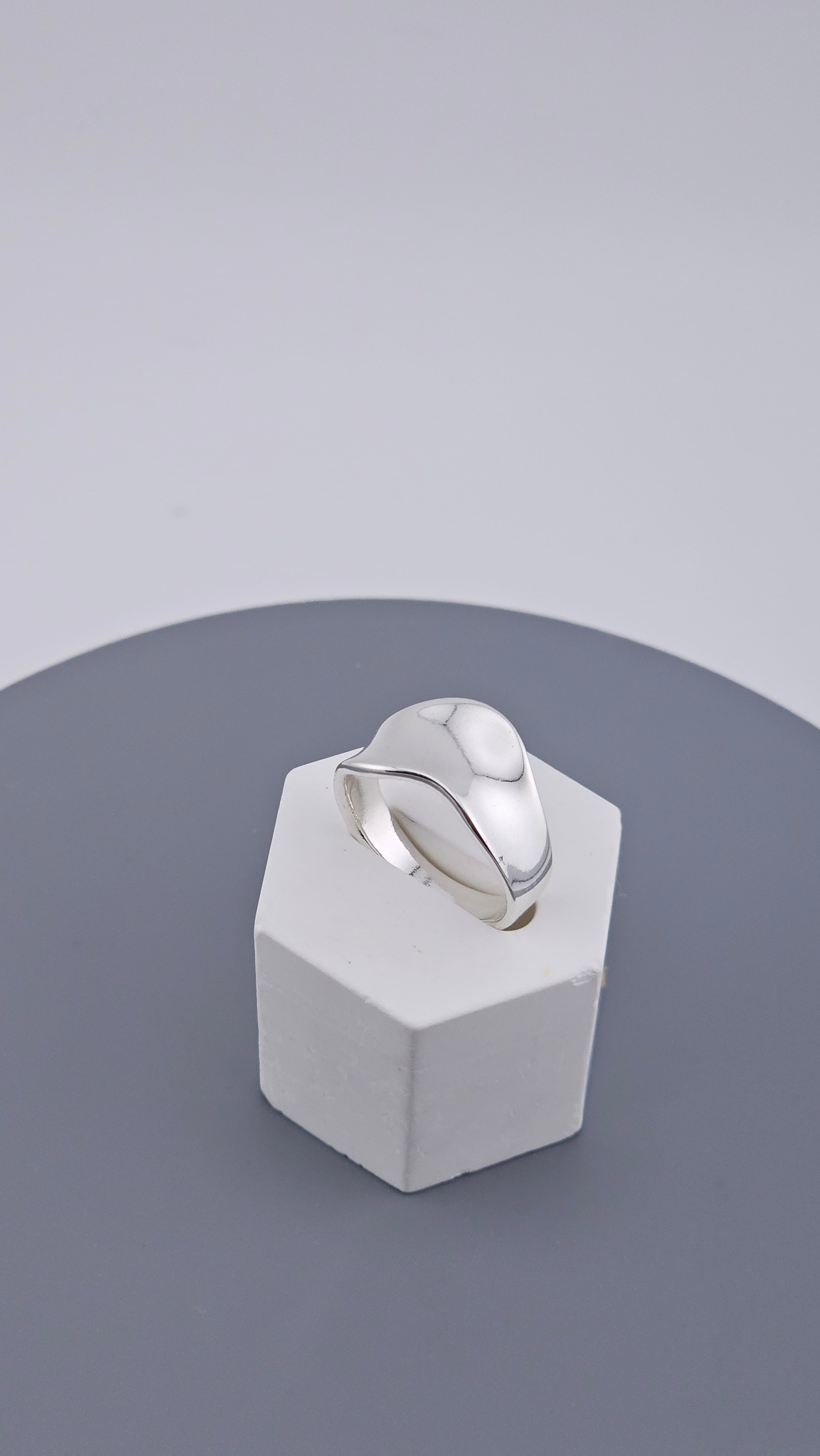 Vintage 925 Sterling Silver Wavy Plain Band Ring