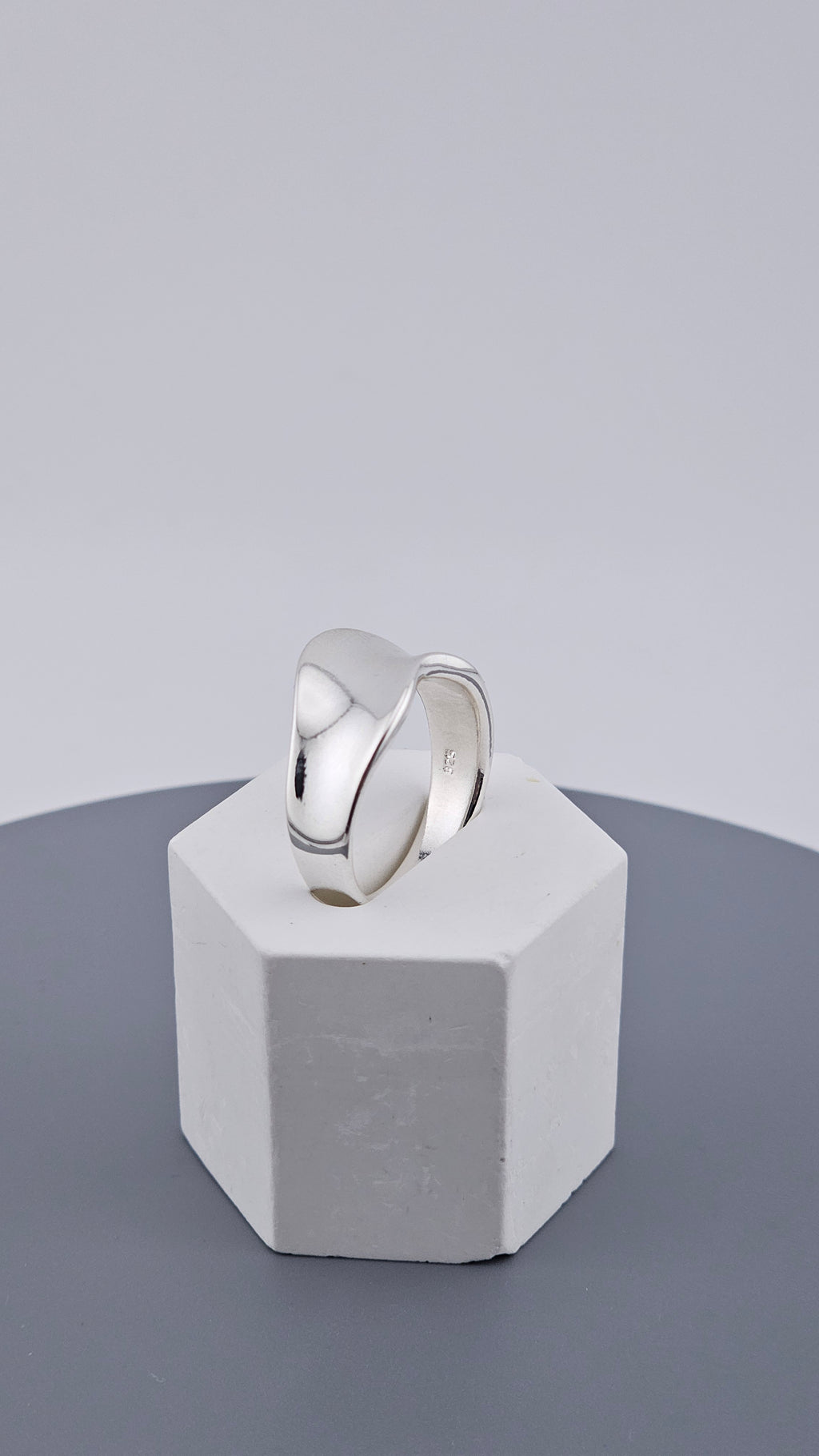 Vintage 925 Sterling Silver Wavy Plain Band Ring