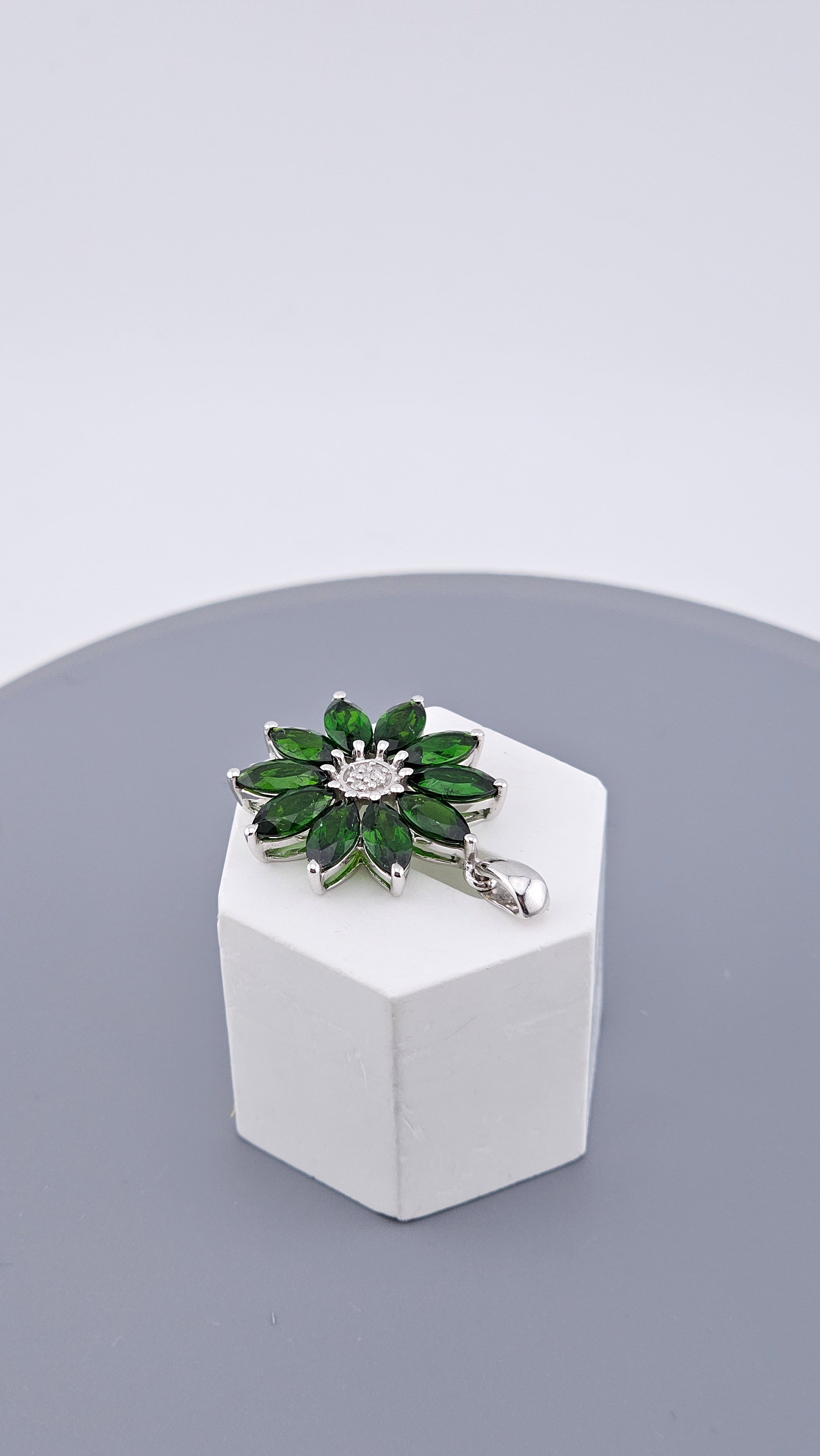 925 Sterling Silver Faceted Green Zircon and Diamond Flower Pendant