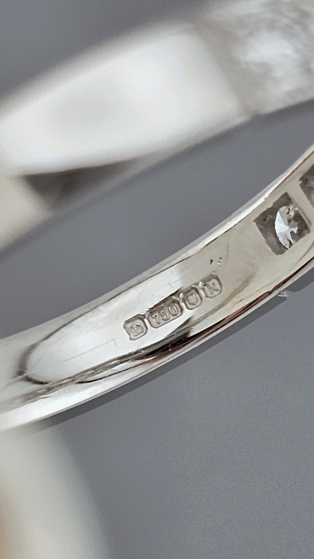 18ct White Gold 0.40ct Diamond Half Eternity Ring - Valued £2,495 - Size P (7.5)