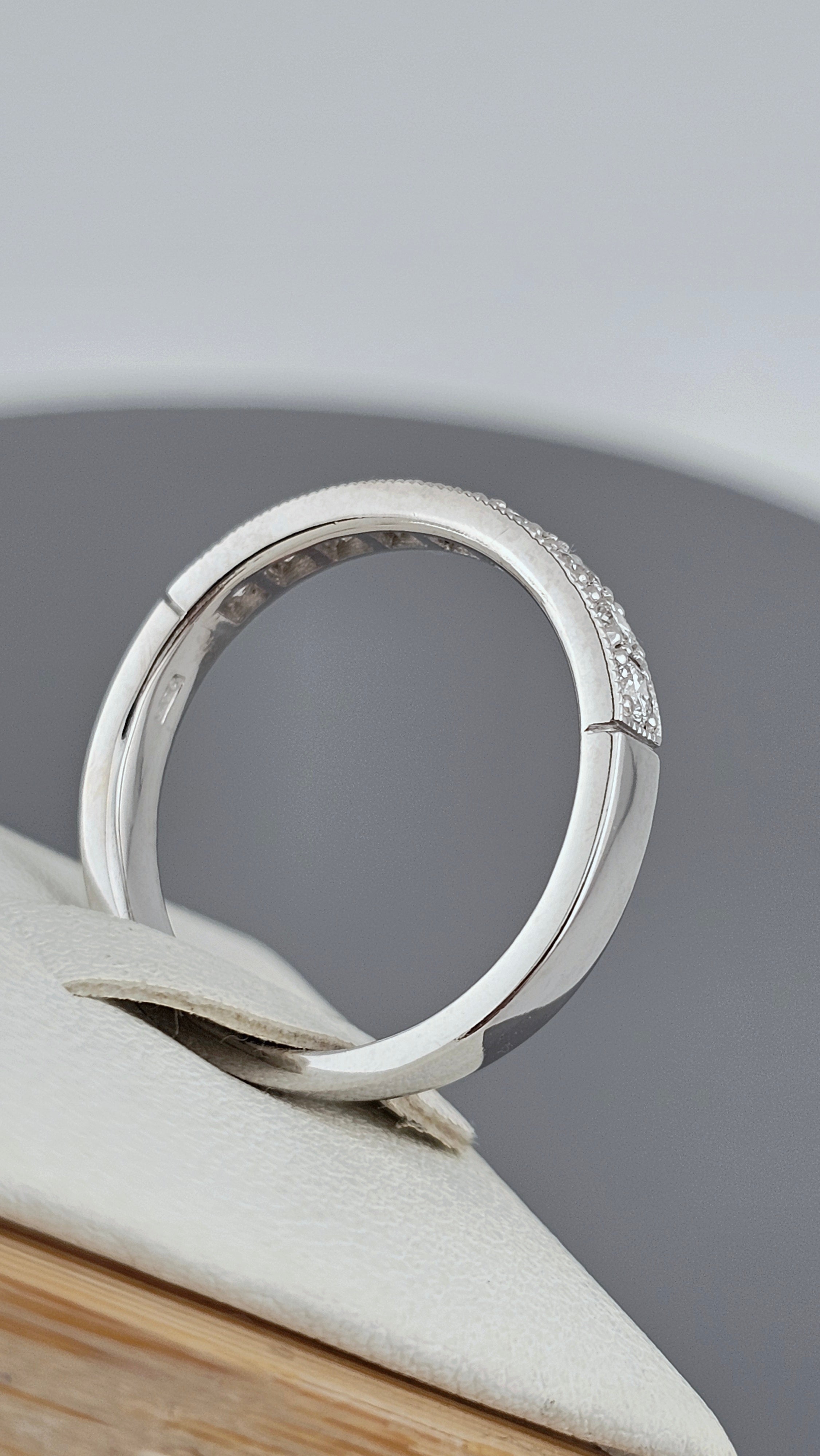 18ct White Gold 0.40ct Diamond Half Eternity Ring - Valued £2,495 - Size P (7.5)