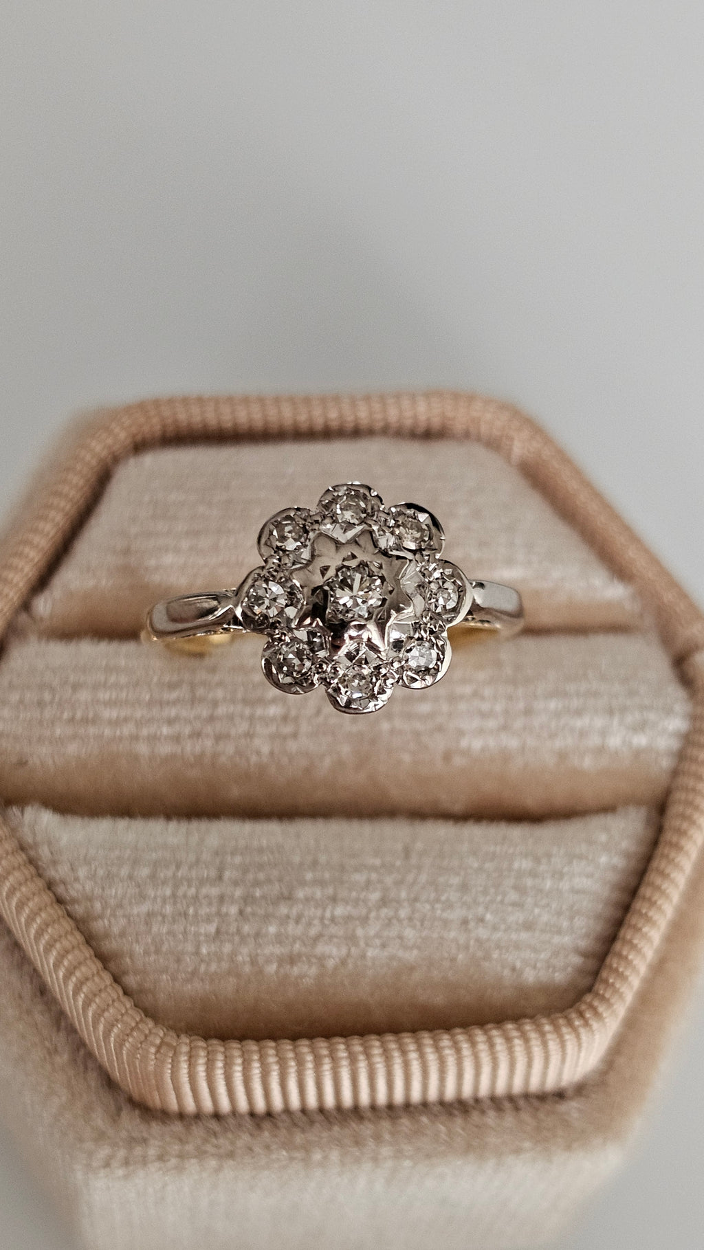 18ct Gold Natural Diamond Floral Cluster Ring – Size I 1/2 (US 4.5)