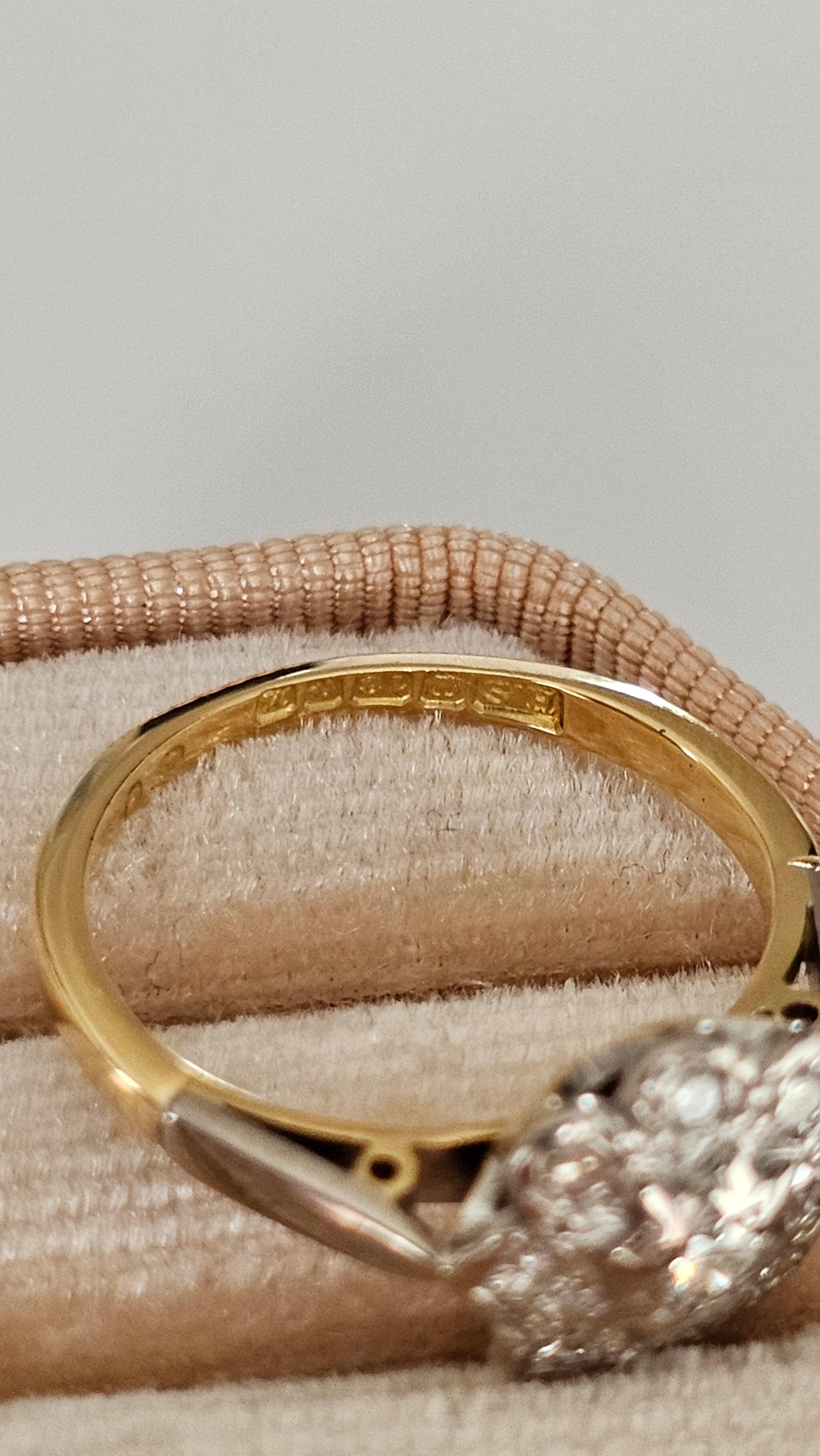 18ct Gold Natural Diamond Floral Cluster Ring – Size I 1/2 (US 4.5)