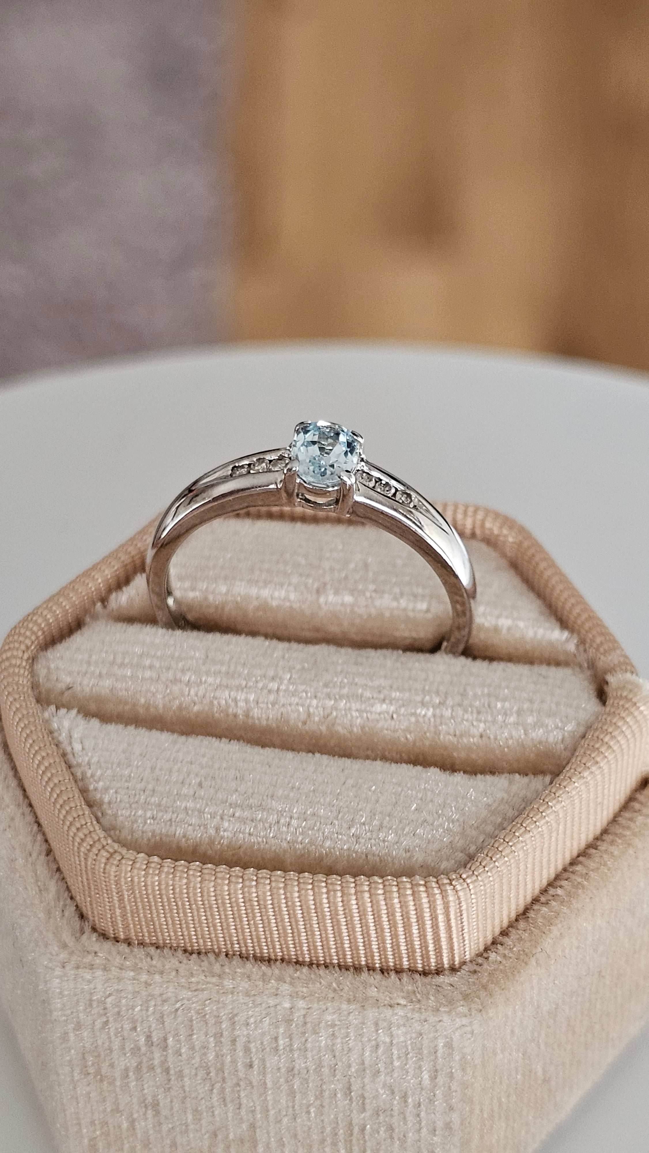 9ct White Gold Natural Blue Topaz & Diamond Ring | Size Q | 2.33g