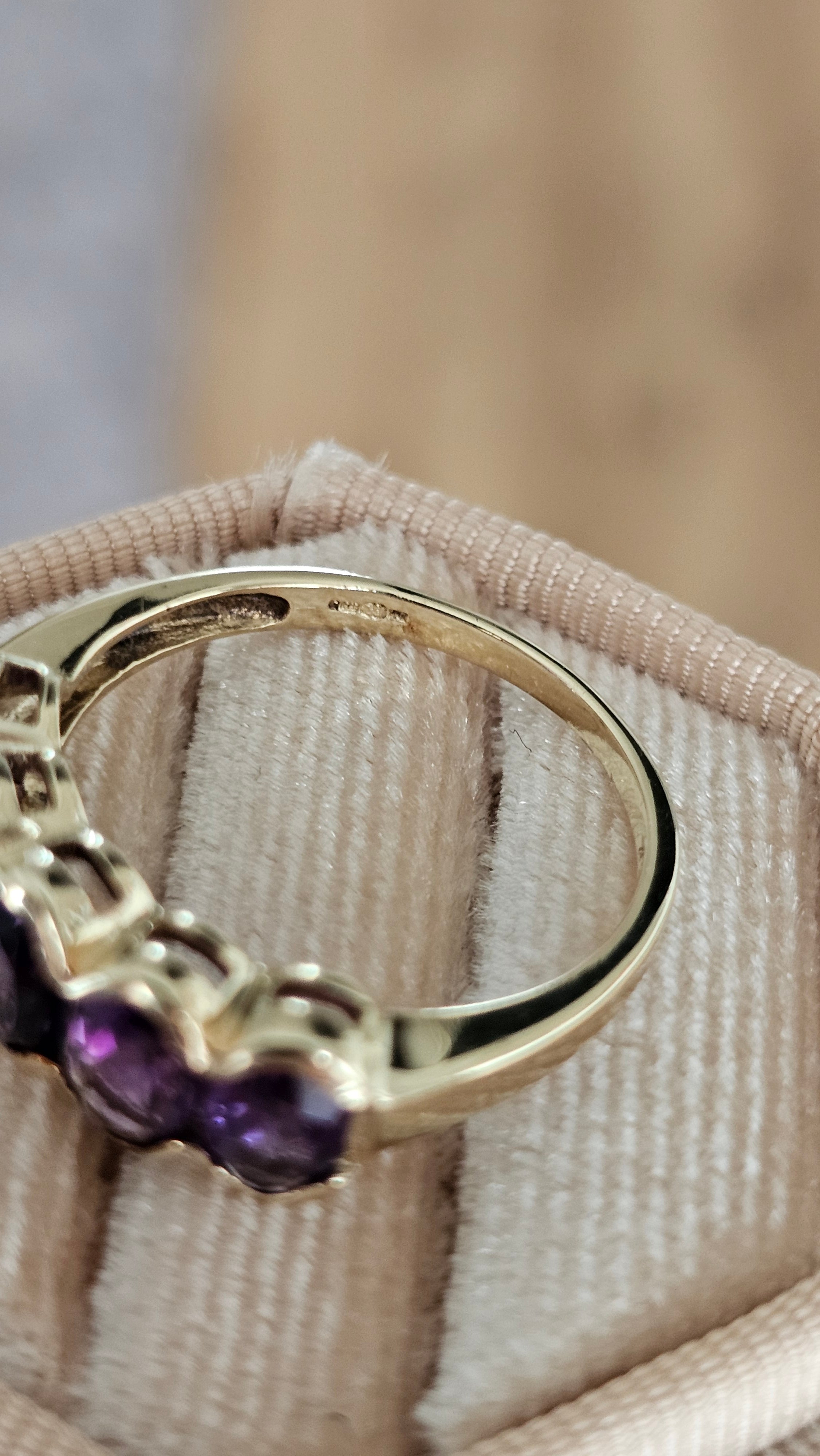 9ct Yellow Gold 5-Stone Oval Amethyst Ring – Size P1/2 (2.90g)