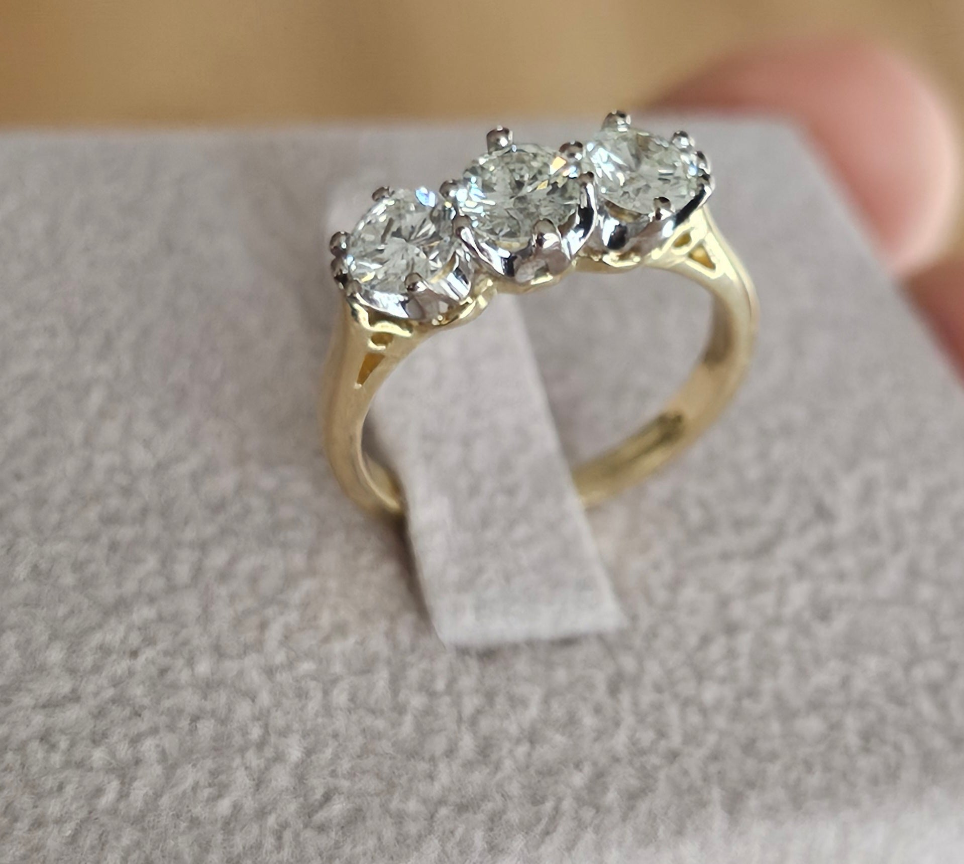 18ct Yellow Gold 1.00ct Natural Diamond Three-Stone Ring – WGI Certified (Size I 1/2)