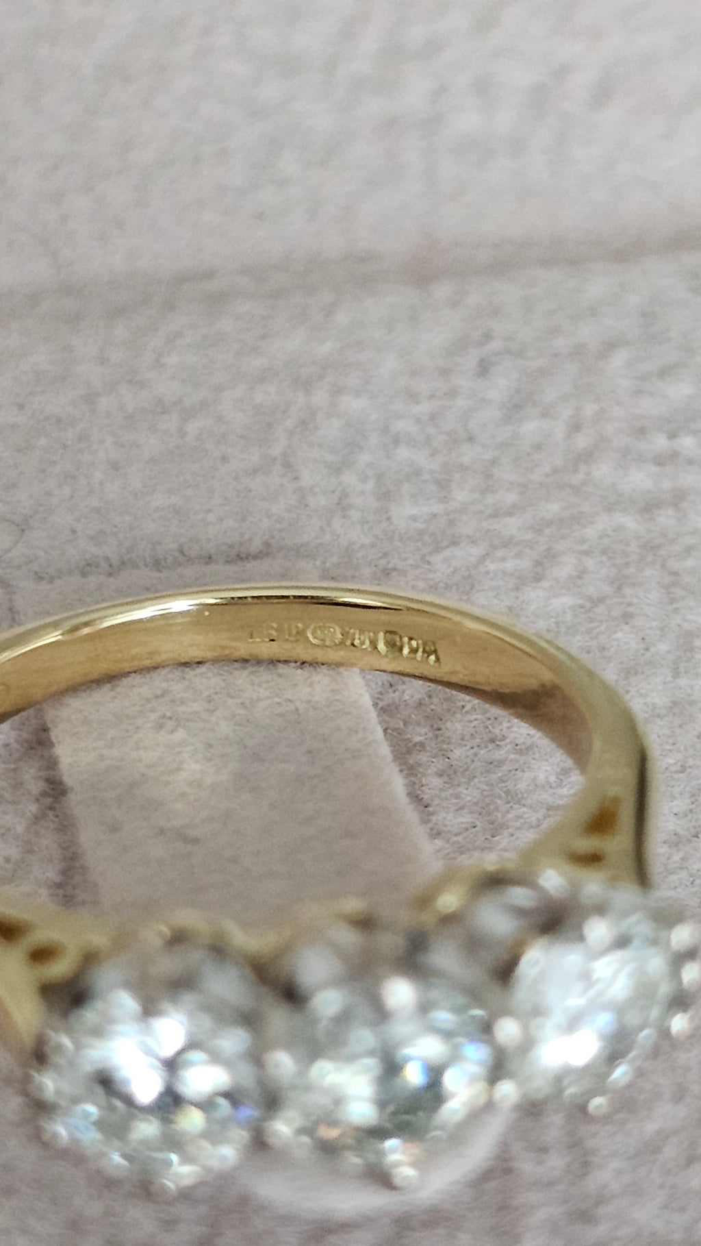 18ct Yellow Gold 1.00ct Natural Diamond Three-Stone Ring – WGI Certified (Size I 1/2)