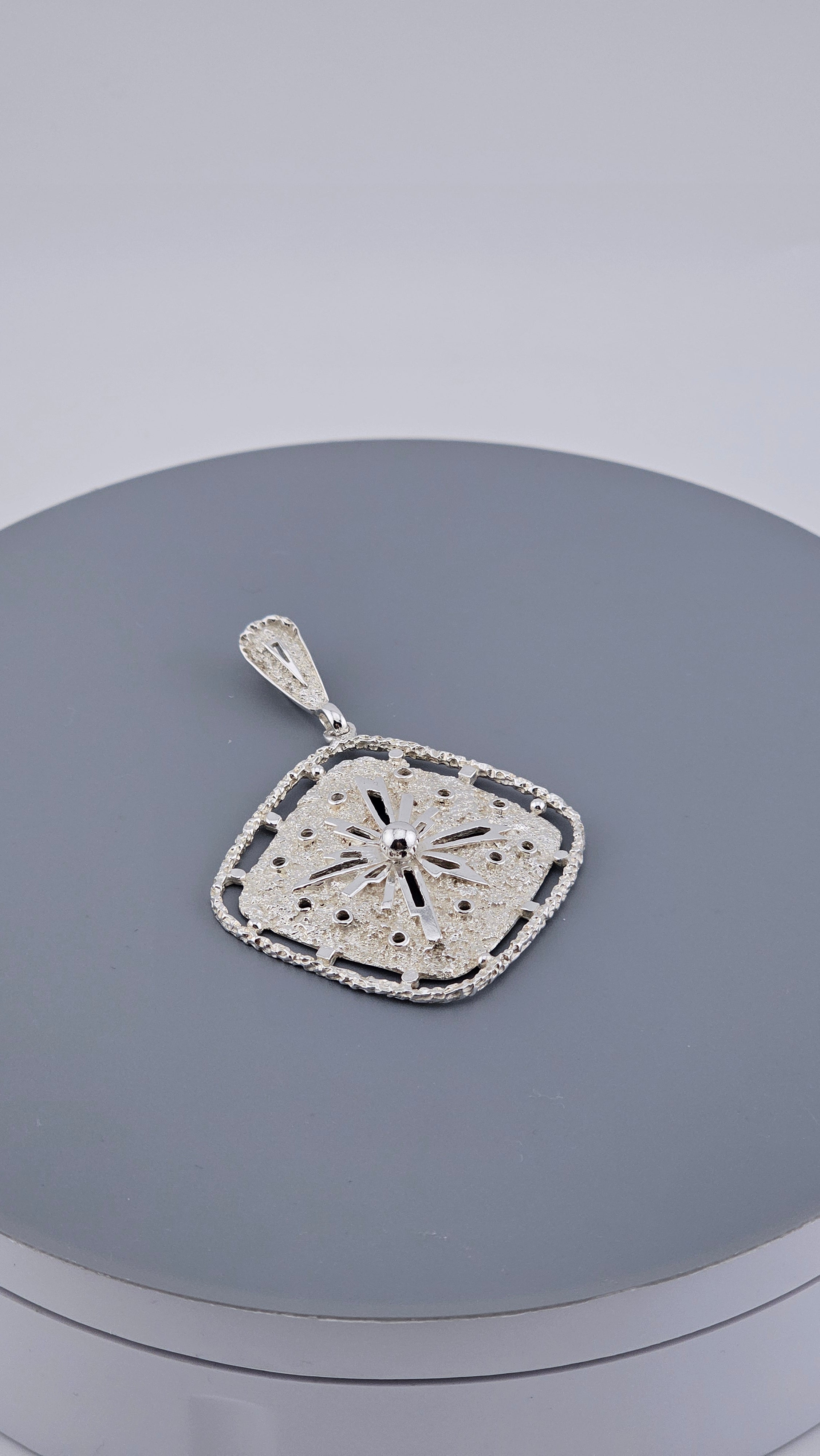 Vintage 925 Sterling Silver Textured Starburst Pendant