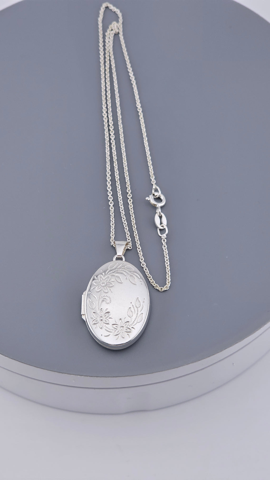 925 Sterling Silver Double-Sided Oval Locket & Chain