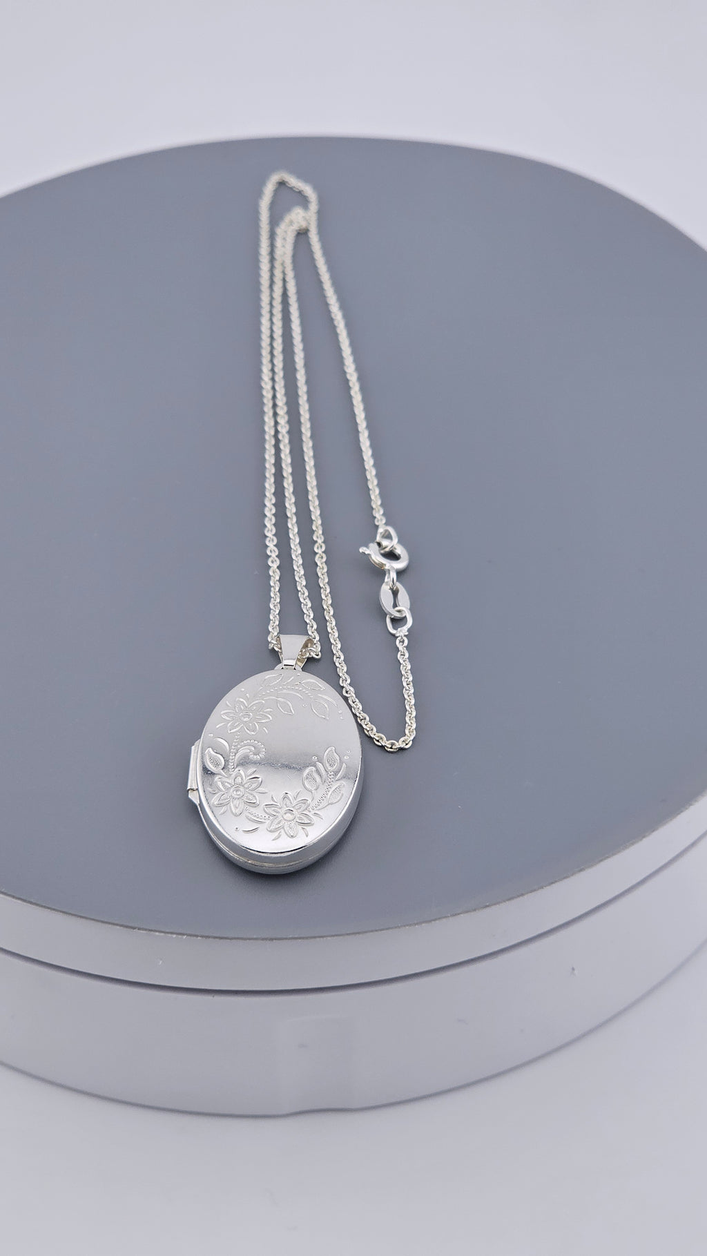 925 Sterling Silver Double-Sided Oval Locket & Chain