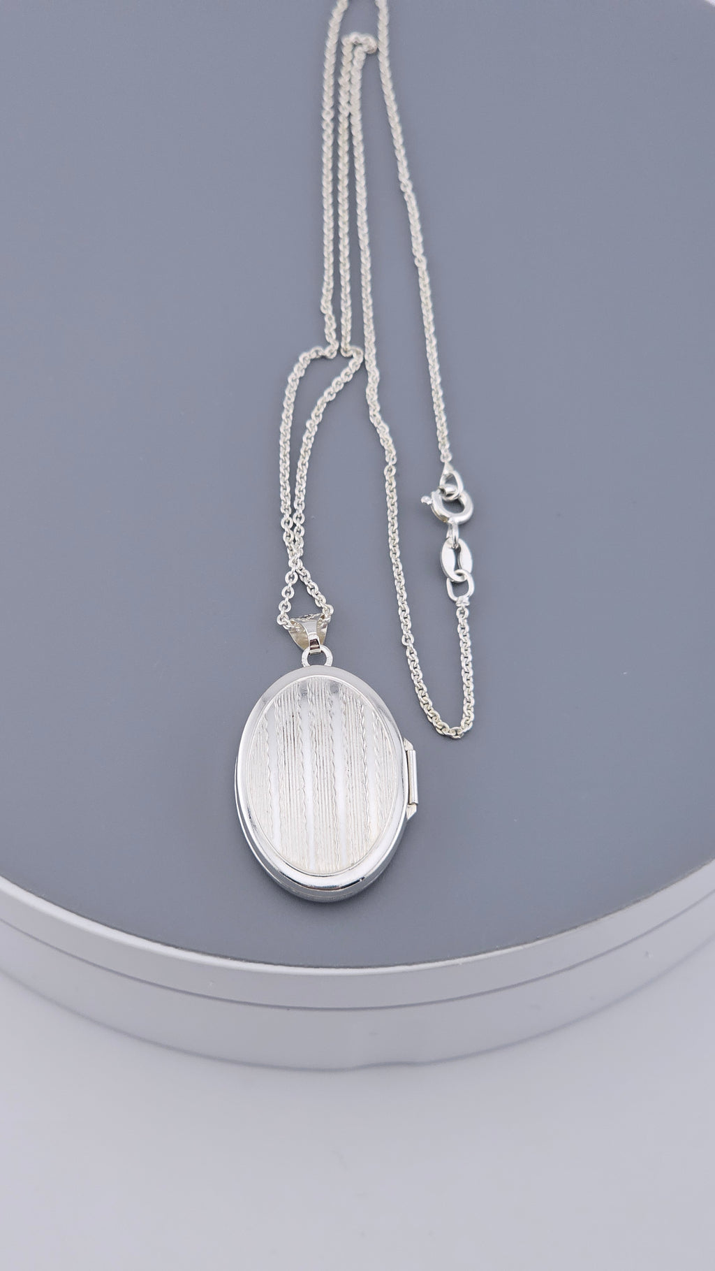 925 Sterling Silver Double-Sided Oval Locket & Chain
