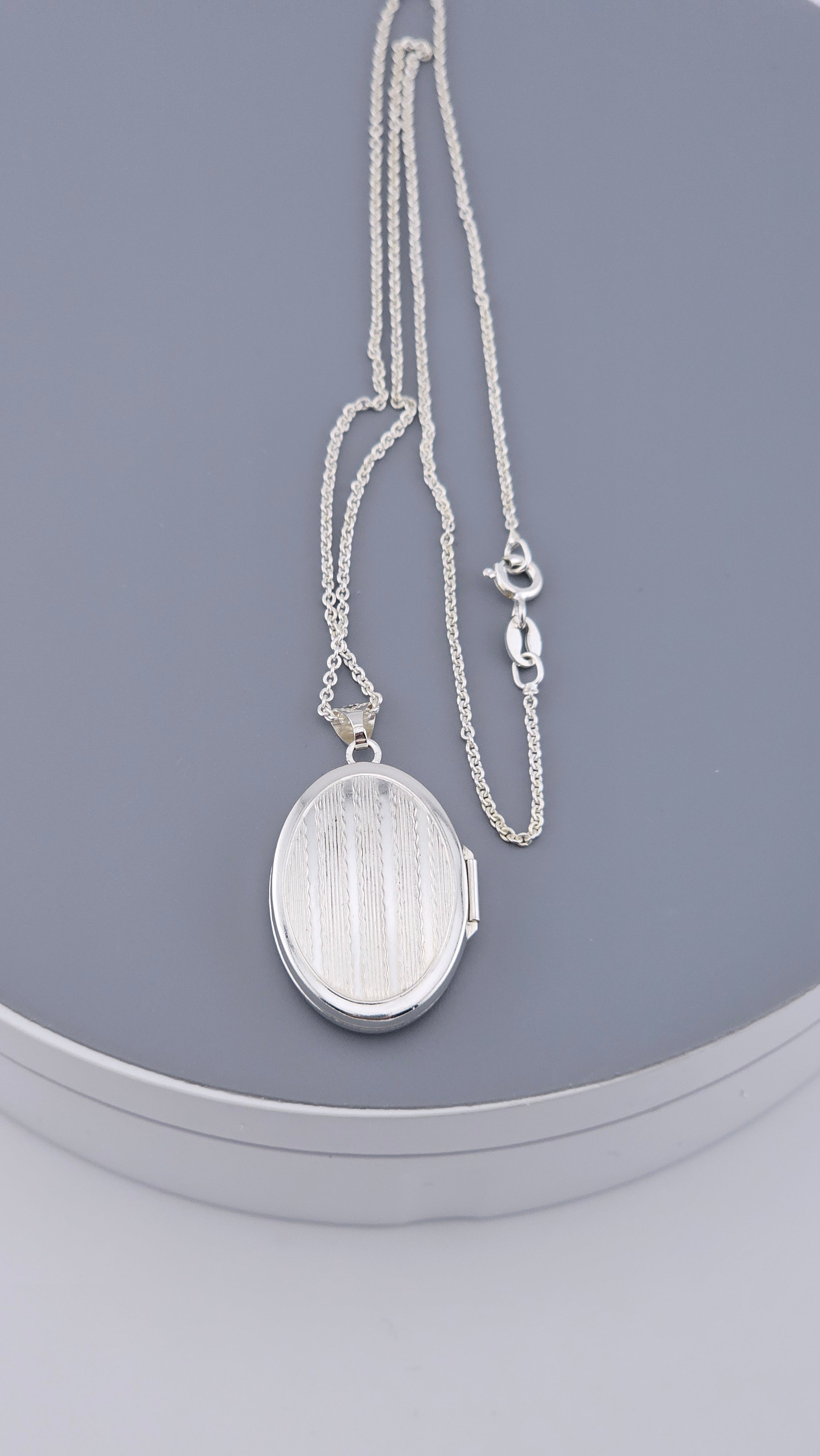 925 Sterling Silver Double-Sided Oval Locket & Chain