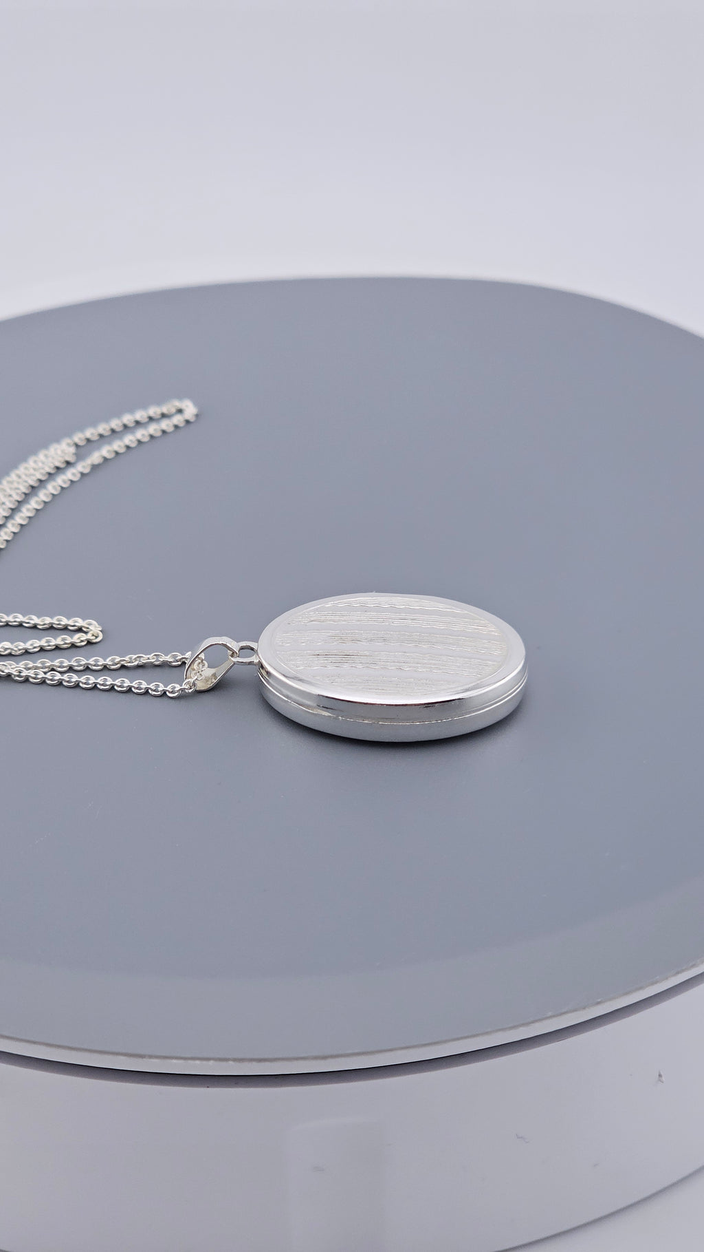 925 Sterling Silver Double-Sided Oval Locket & Chain