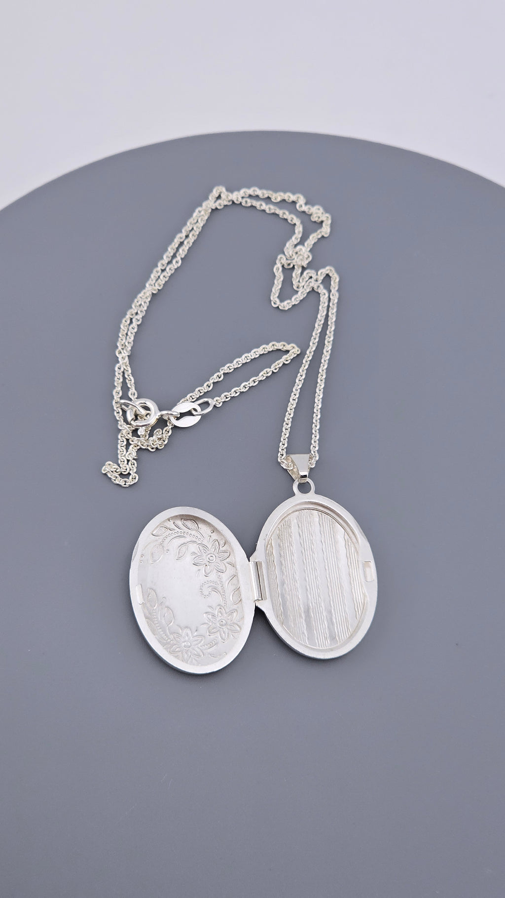 925 Sterling Silver Double-Sided Oval Locket & Chain