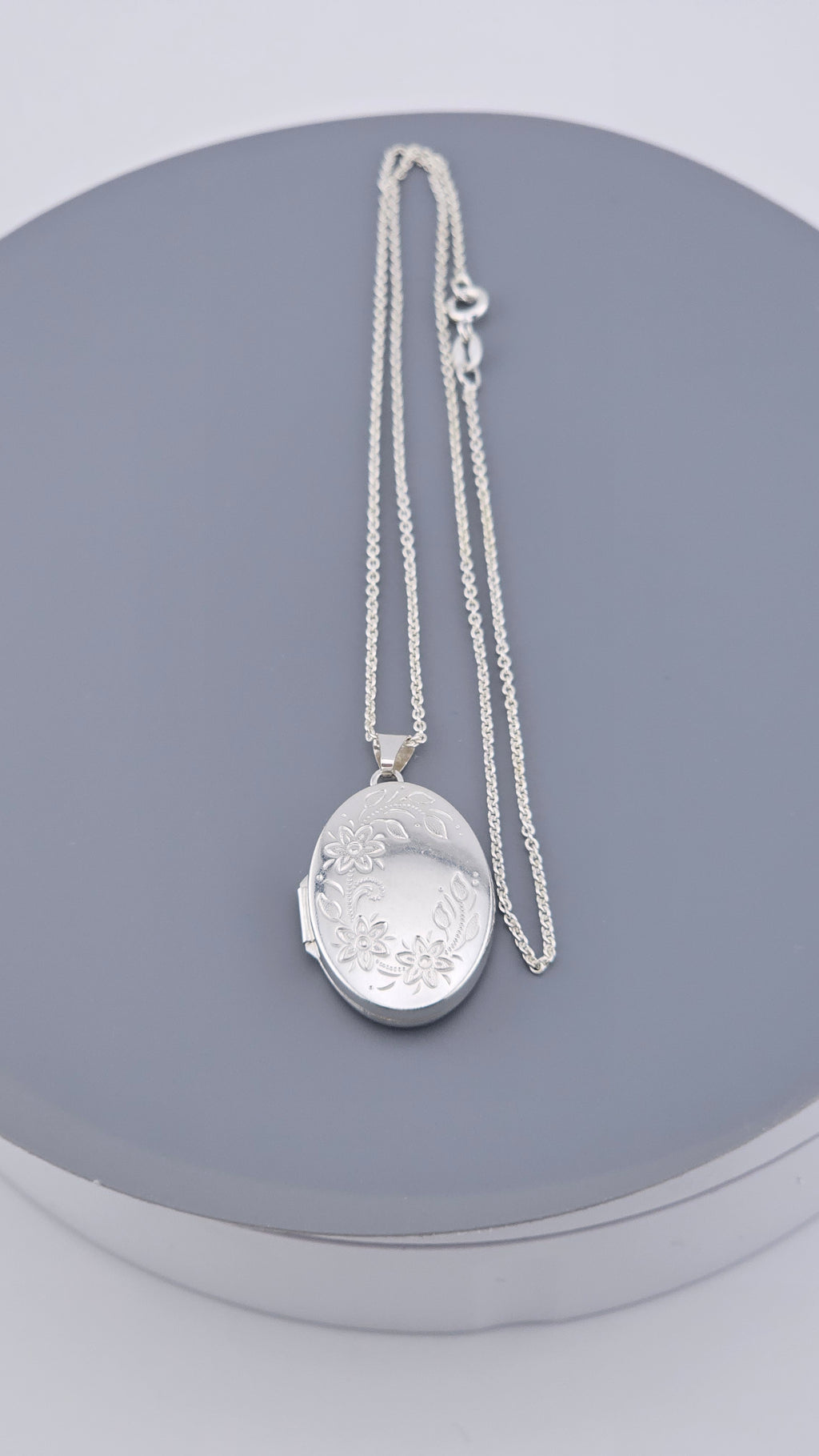 925 Sterling Silver Double-Sided Oval Locket & Chain
