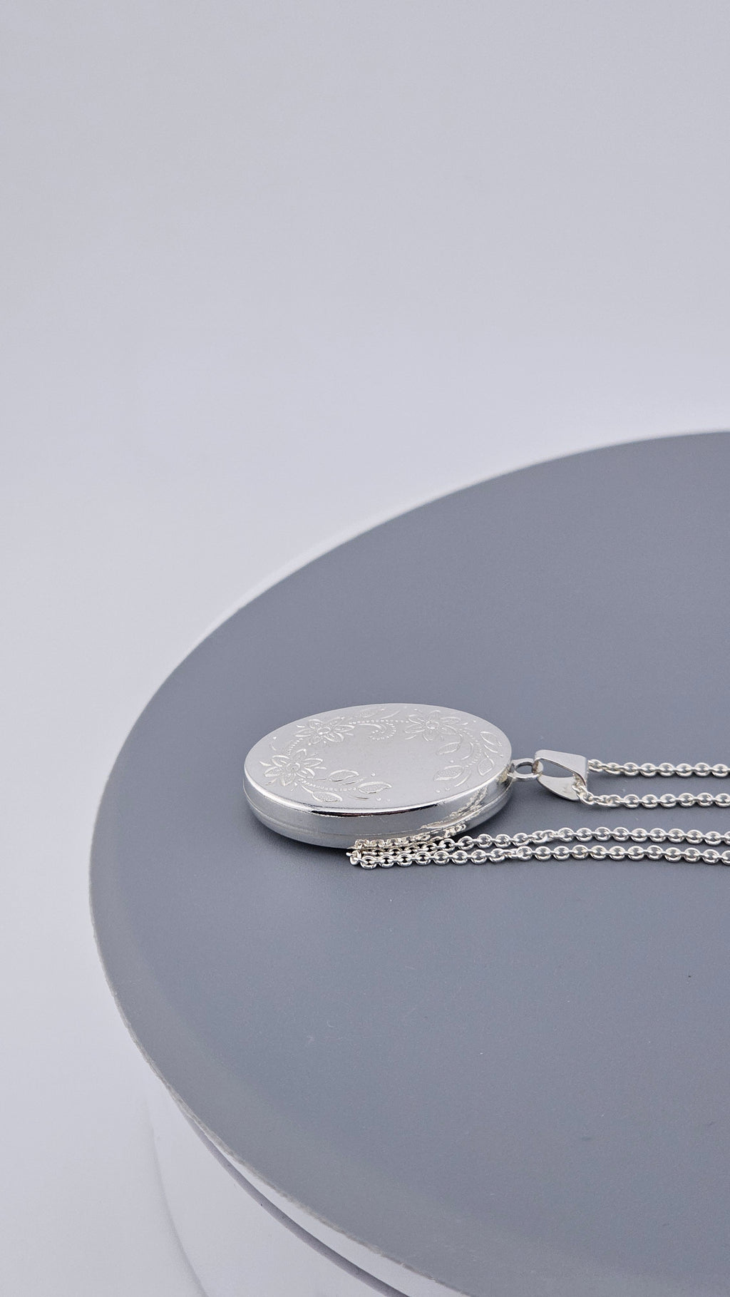 925 Sterling Silver Double-Sided Oval Locket & Chain