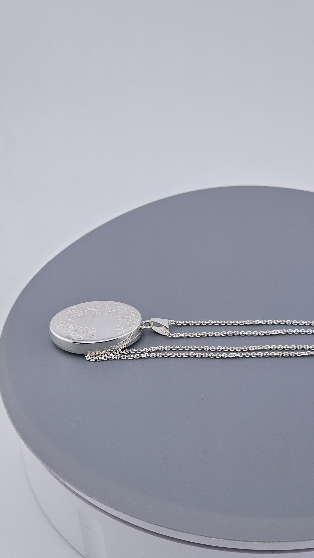 925 Sterling Silver Double-Sided Oval Locket & Chain