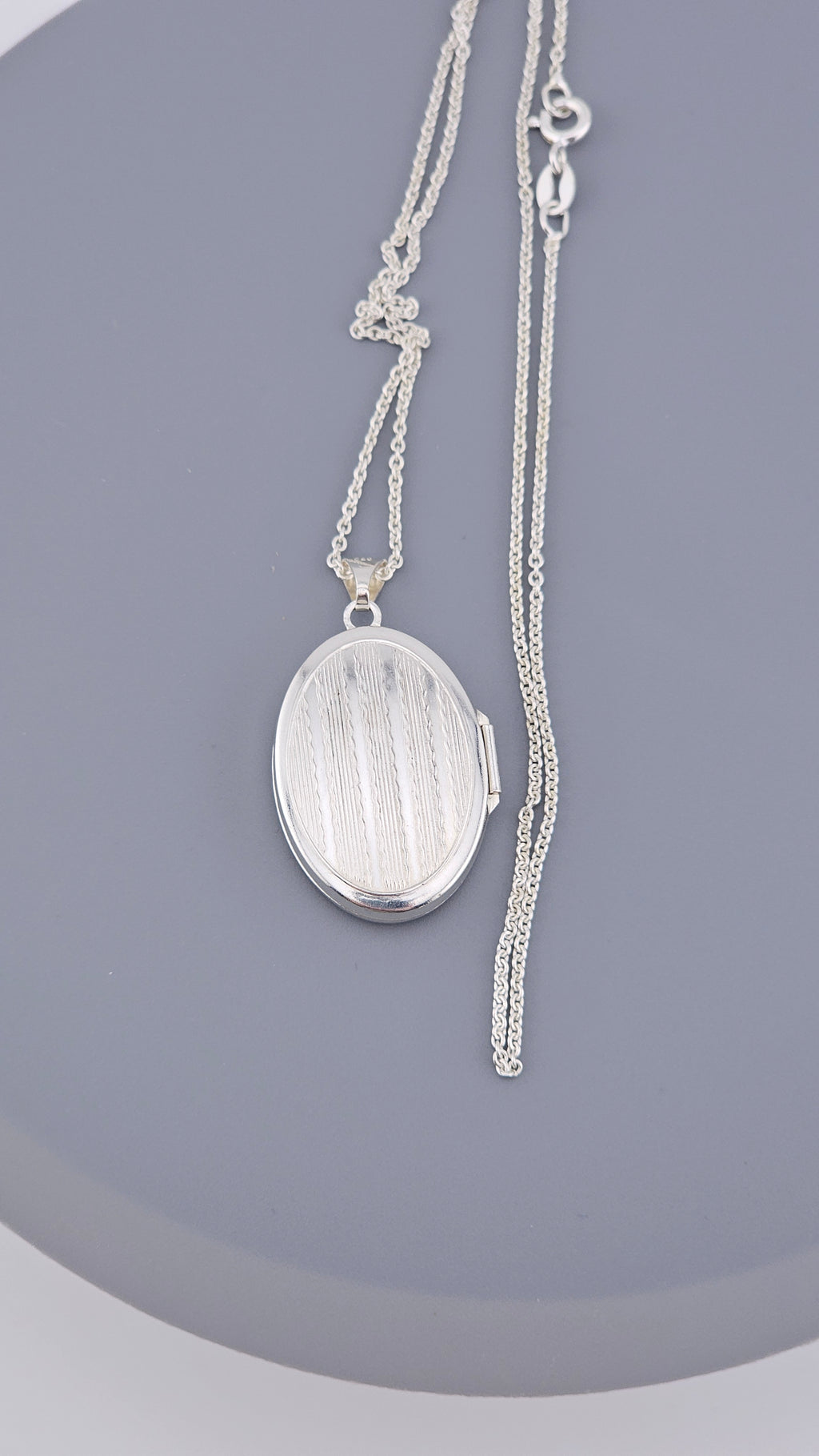 925 Sterling Silver Double-Sided Oval Locket & Chain