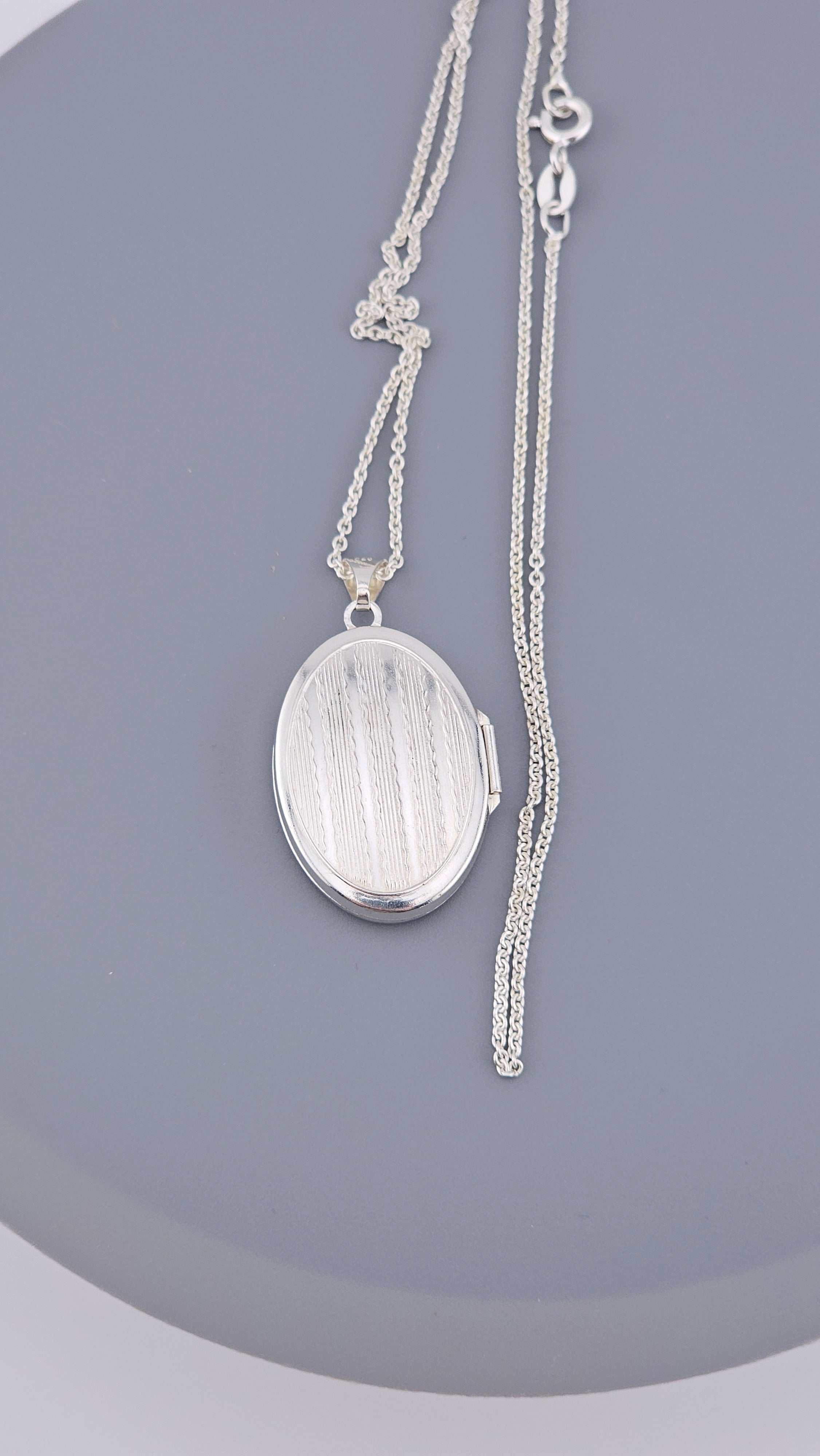 925 Sterling Silver Double-Sided Oval Locket & Chain