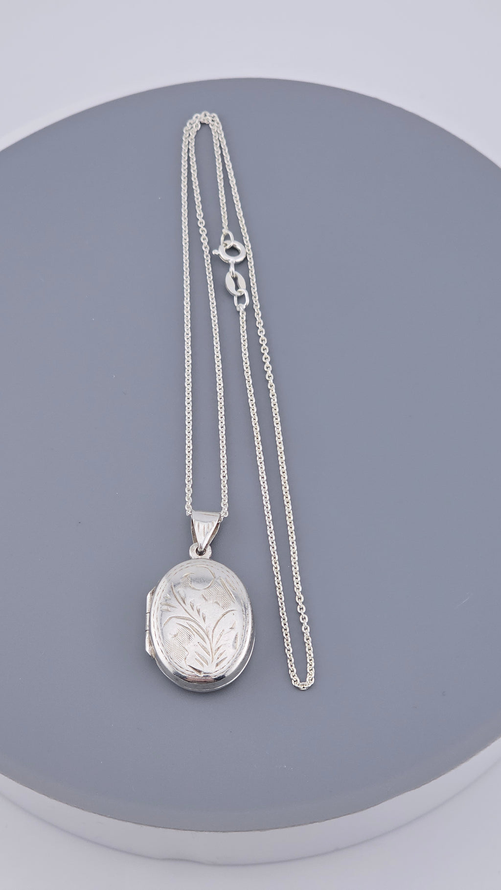 925 Sterling Silver Floral Engraved Oval Locket & Chain