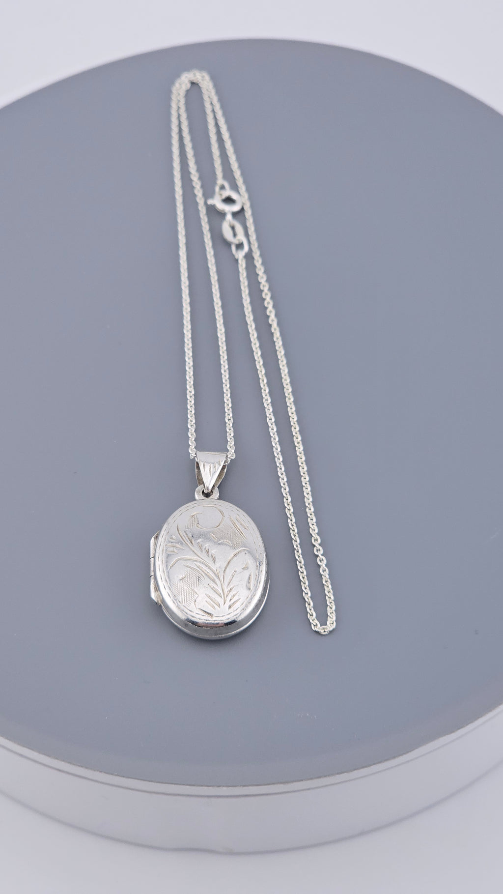 925 Sterling Silver Floral Engraved Oval Locket & Chain