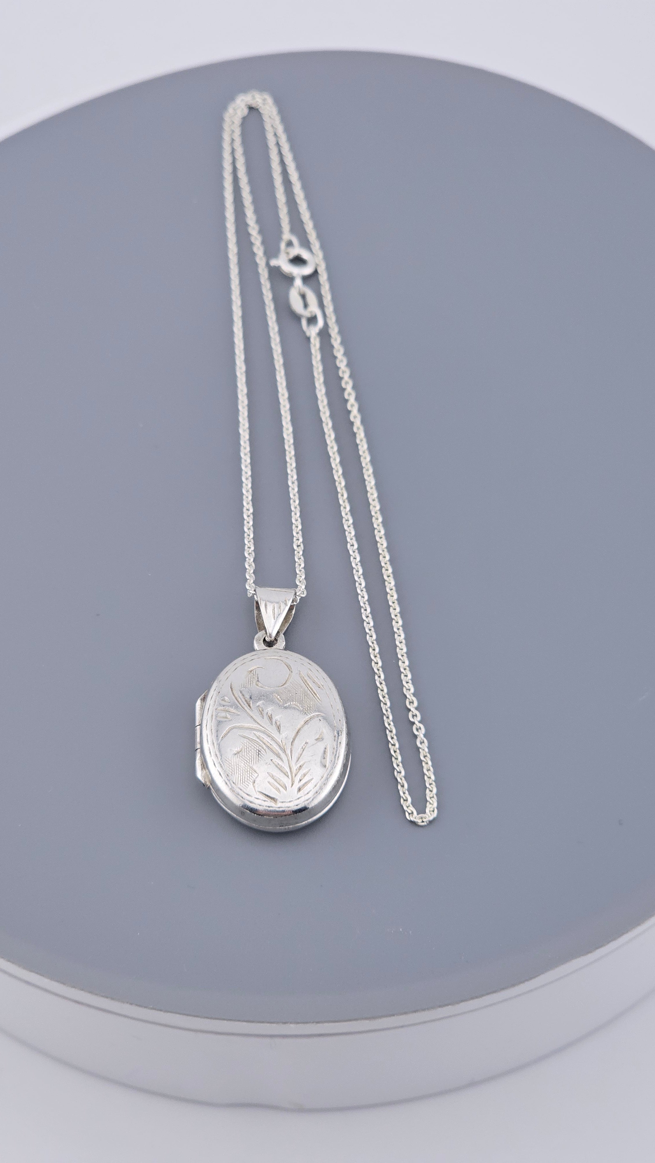 925 Sterling Silver Floral Engraved Oval Locket & Chain