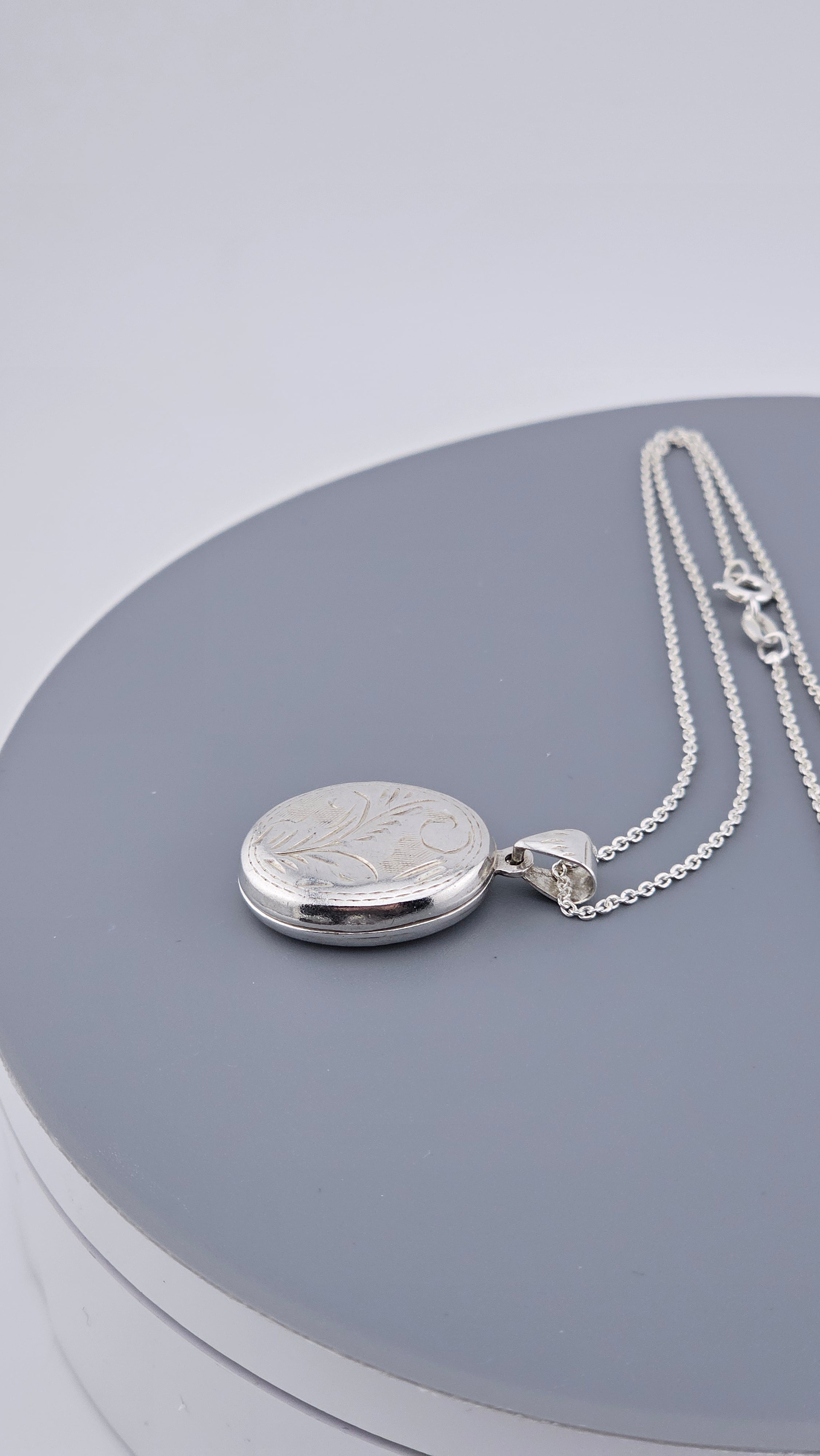 925 Sterling Silver Floral Engraved Oval Locket & Chain