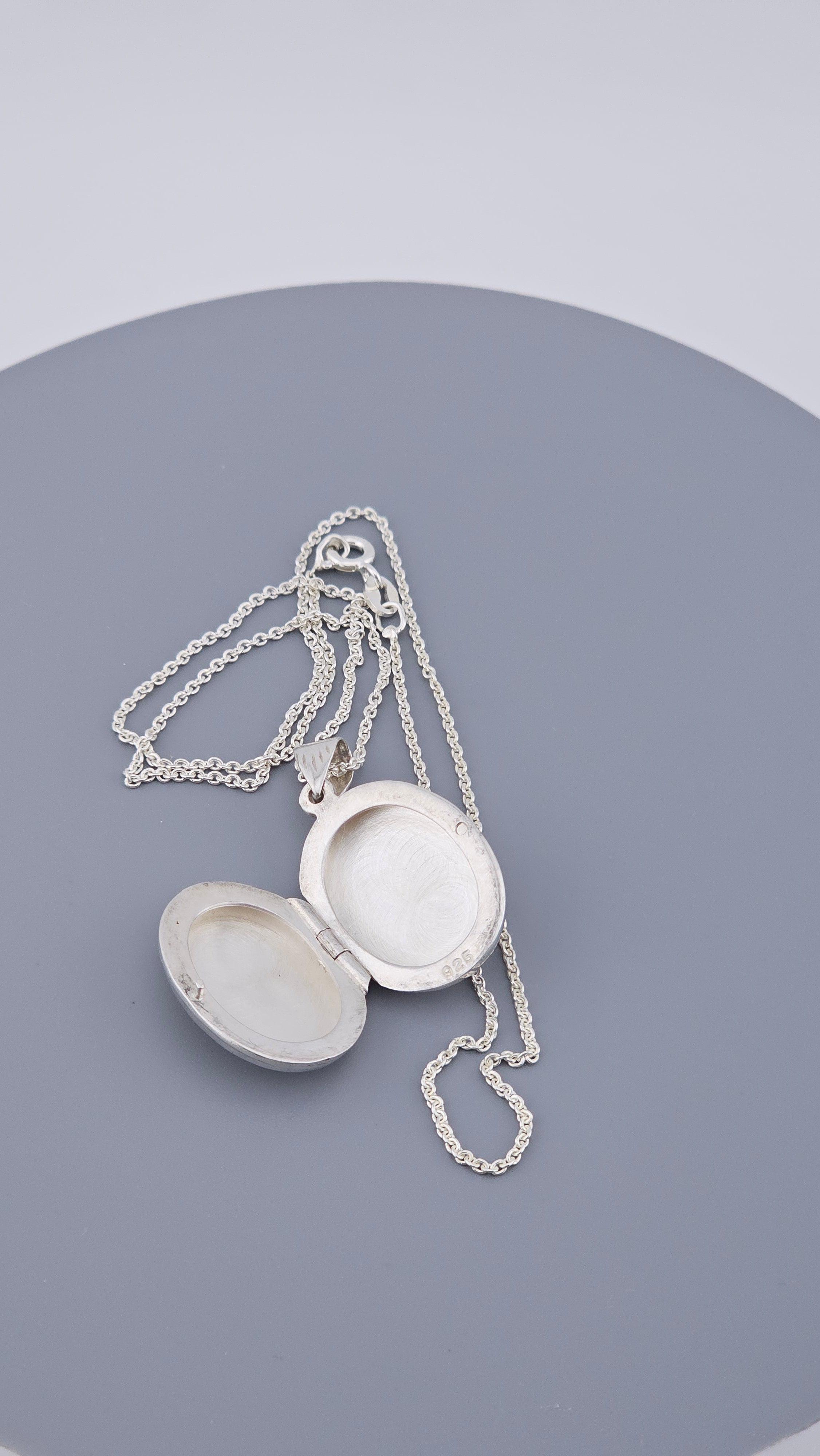 925 Sterling Silver Floral Engraved Oval Locket & Chain