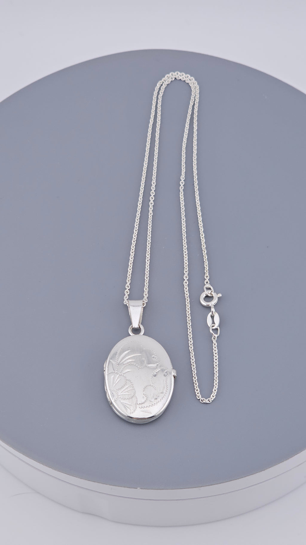 925 Sterling Silver Engraved Oval Locket Pendant Necklace