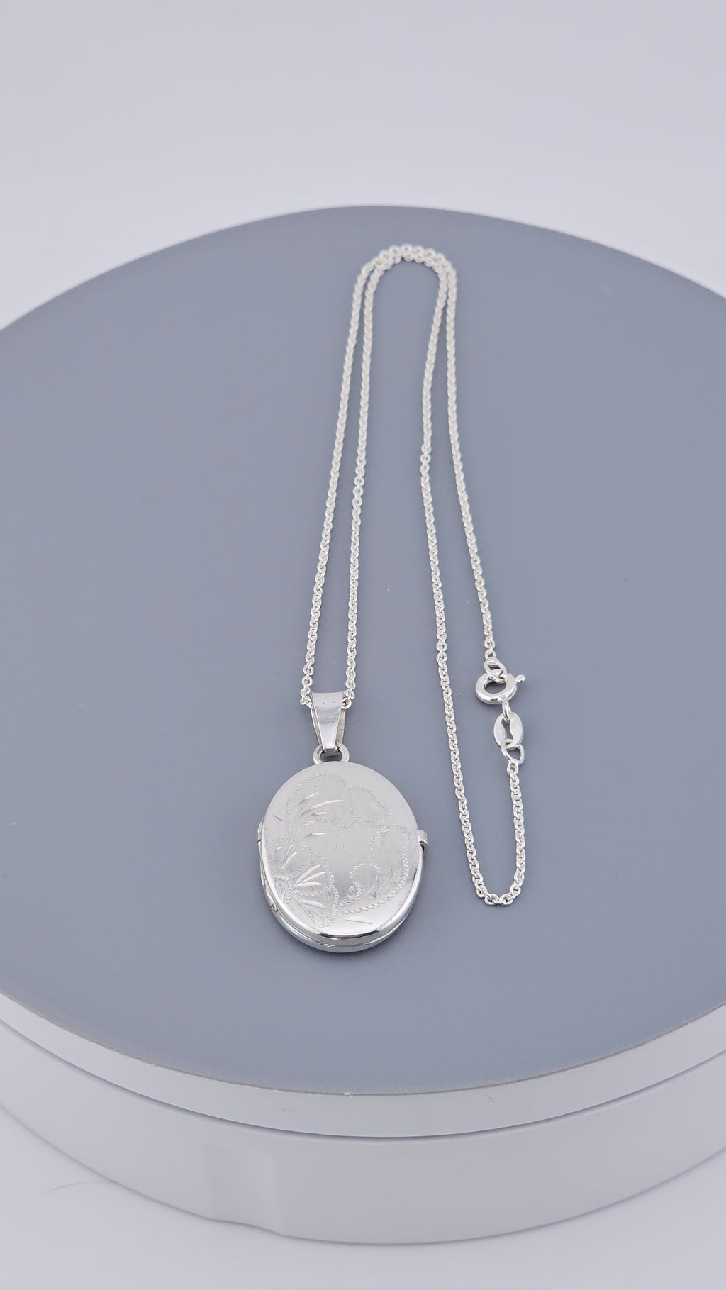 925 Sterling Silver Engraved Oval Locket Pendant Necklace