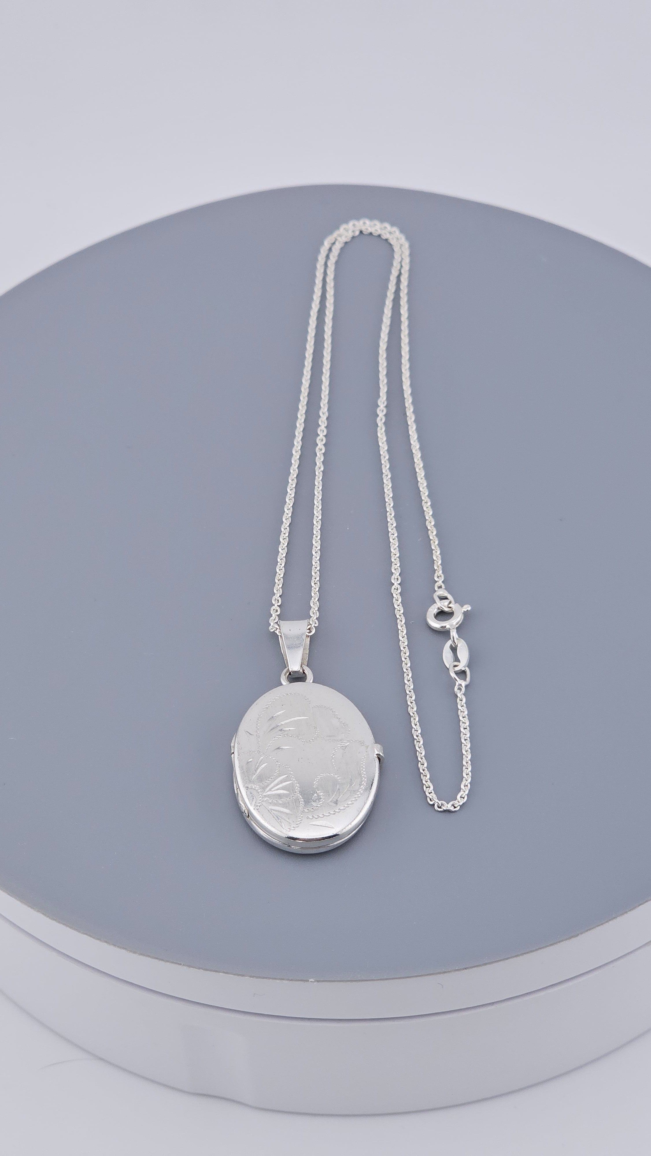 925 Sterling Silver Engraved Oval Locket Pendant Necklace