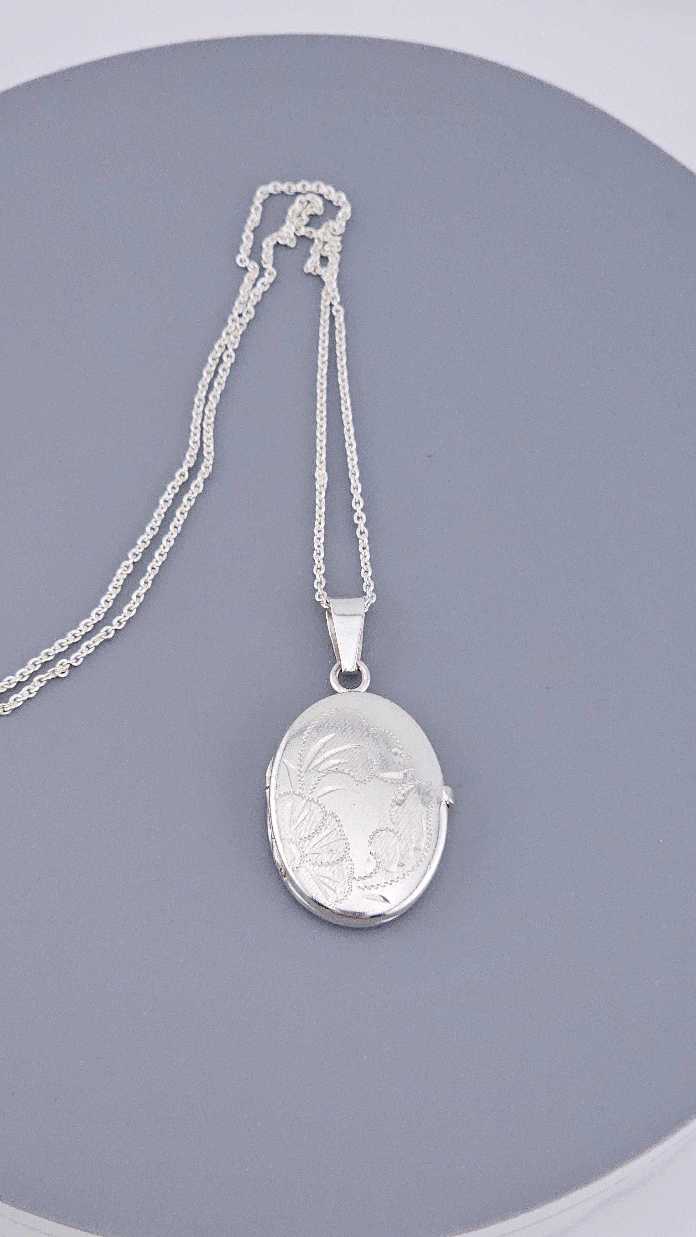 925 Sterling Silver Engraved Oval Locket Pendant Necklace