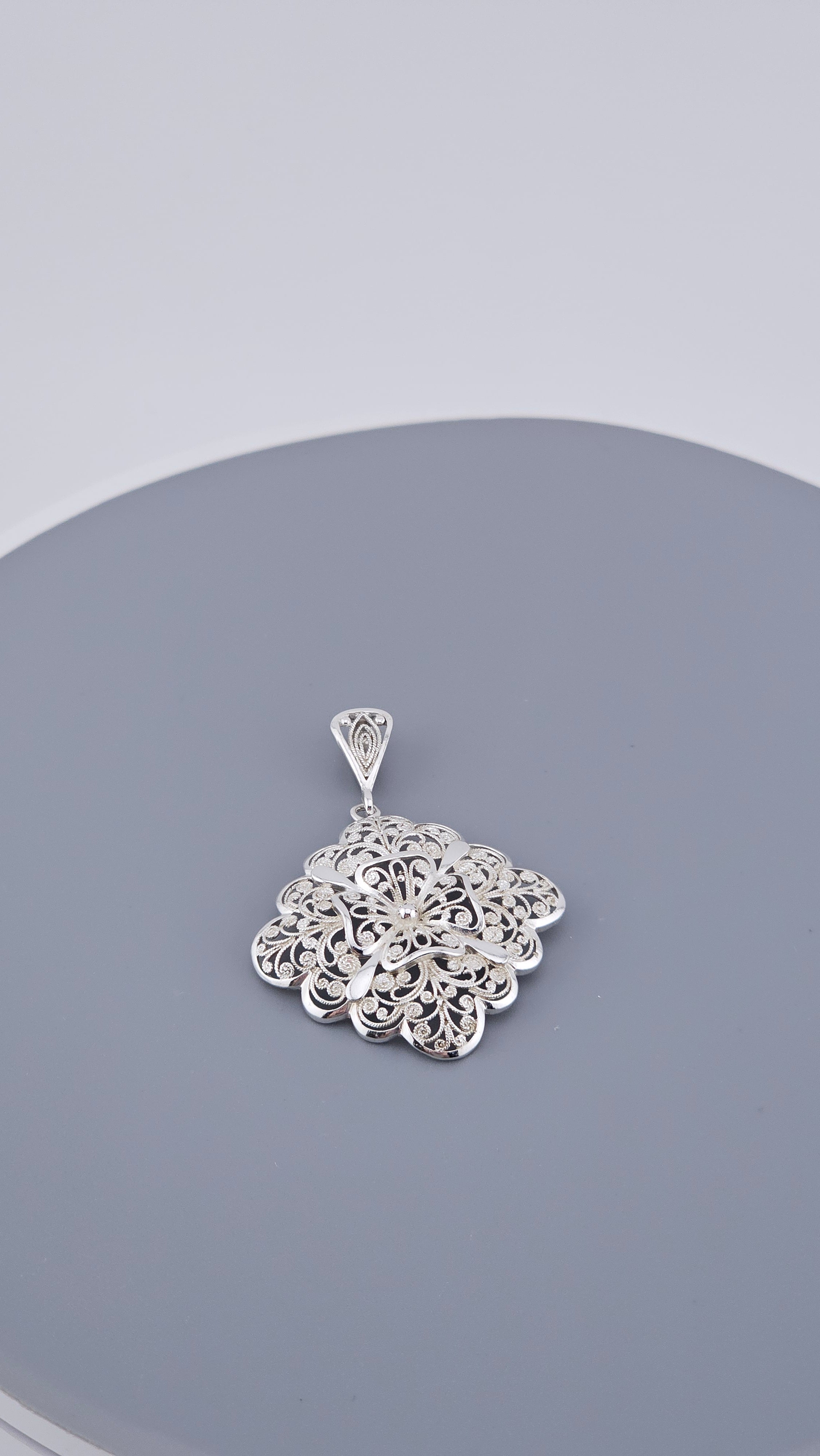 Vintage Sterling Silver Filigree Floral Pendant