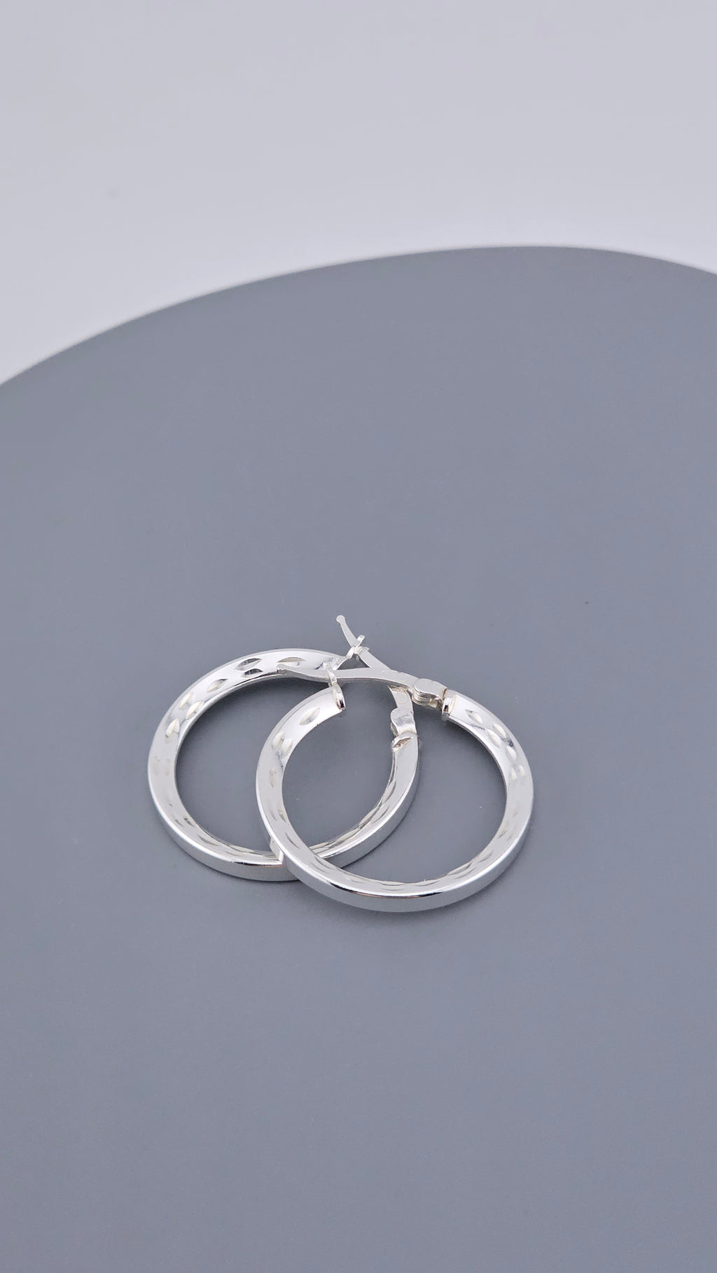 925 Sterling Silver Diamond-Cut Geometric Hoop Earrings
