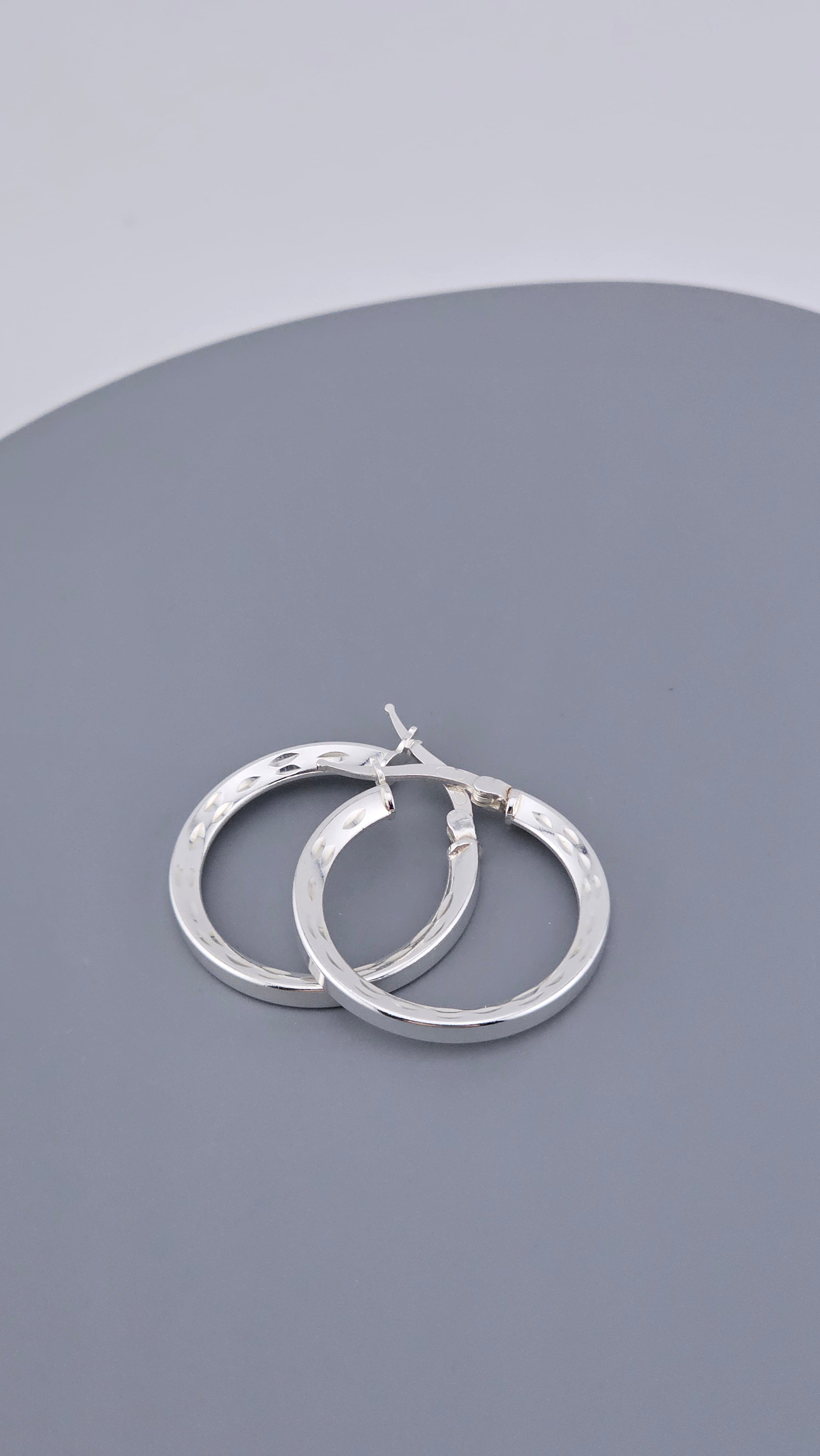 925 Sterling Silver Diamond-Cut Geometric Hoop Earrings