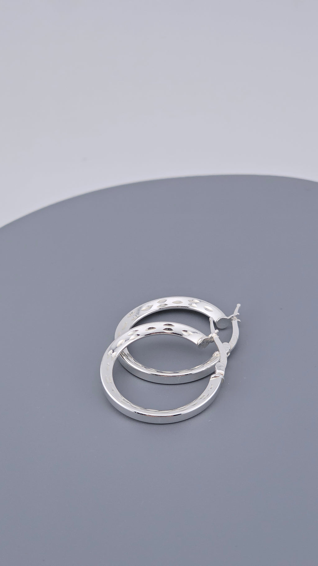 925 Sterling Silver Diamond-Cut Geometric Hoop Earrings