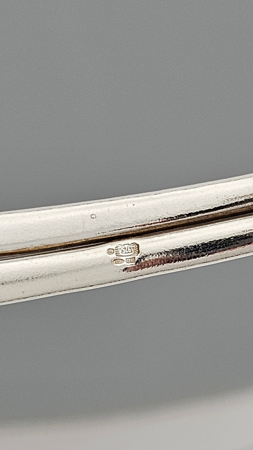 Vintage 925 Sterling Silver Double-Ribbon V-Cuff 17.5cm