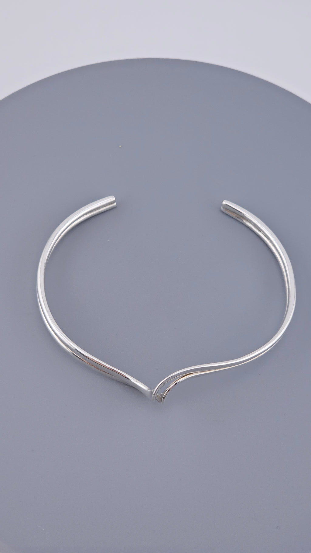 Vintage 925 Sterling Silver Double-Ribbon V-Cuff 17.5cm