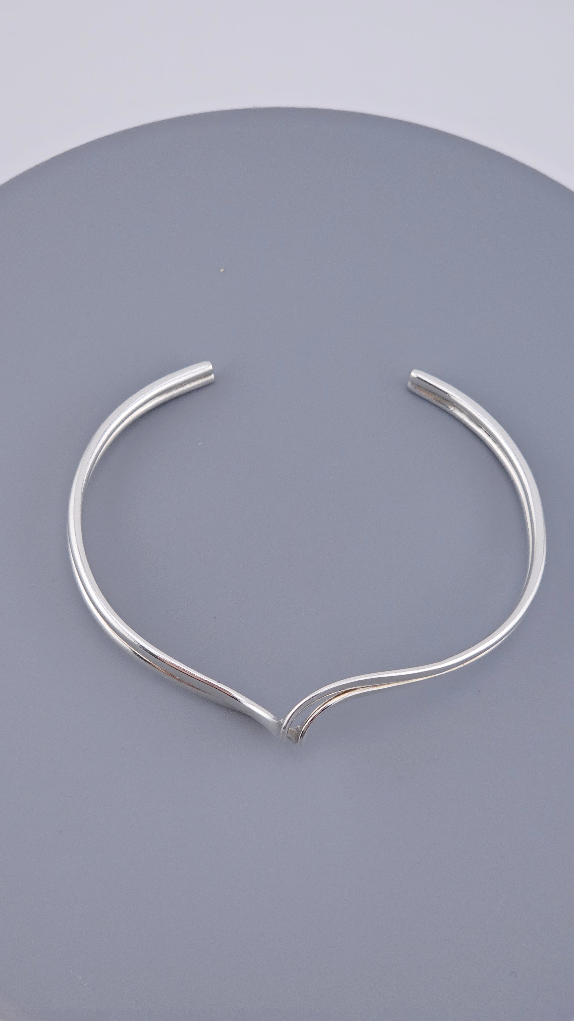 Vintage 925 Sterling Silver Double-Ribbon V-Cuff 17.5cm
