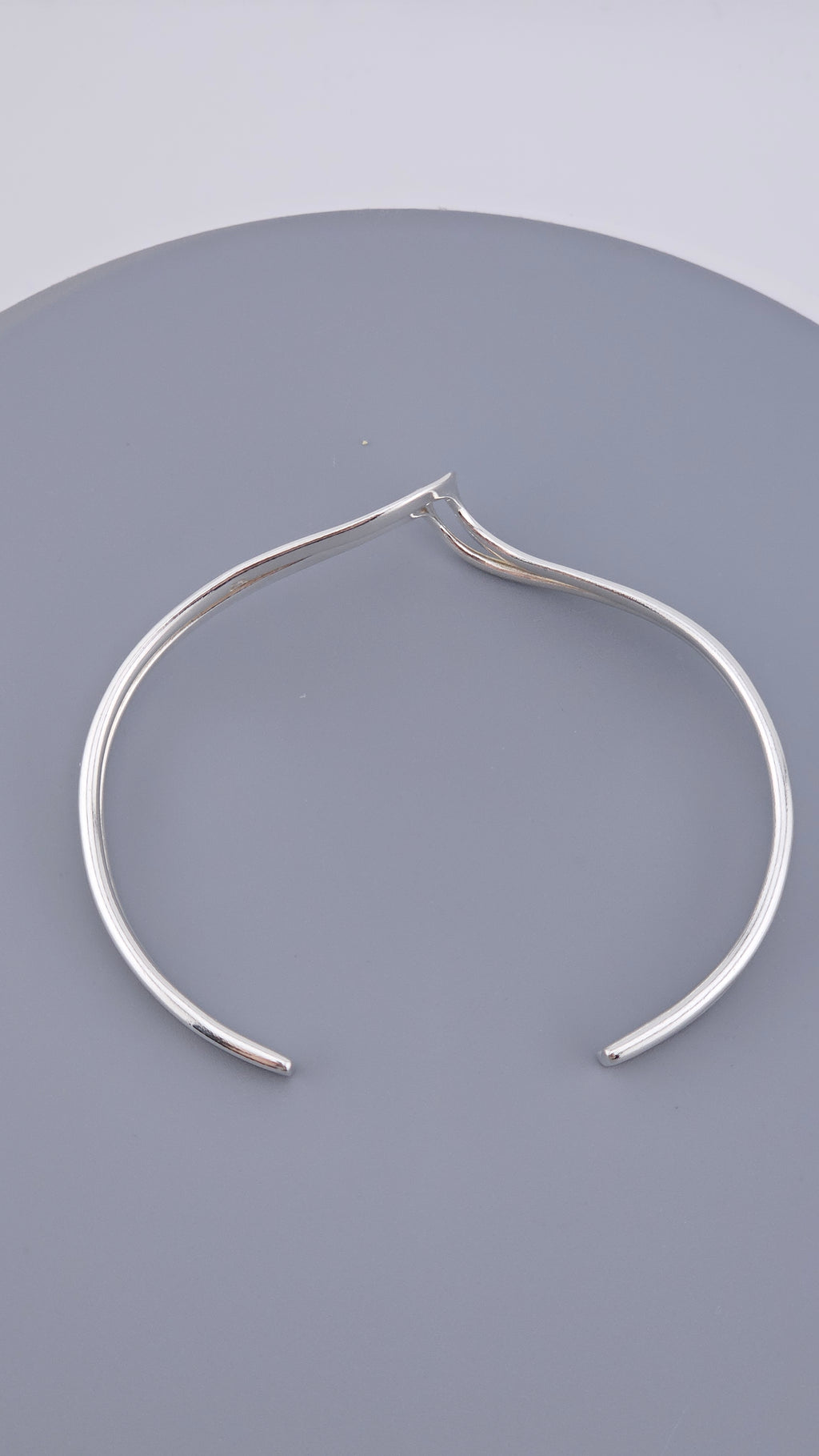 Vintage 925 Sterling Silver Double-Ribbon V-Cuff 17.5cm