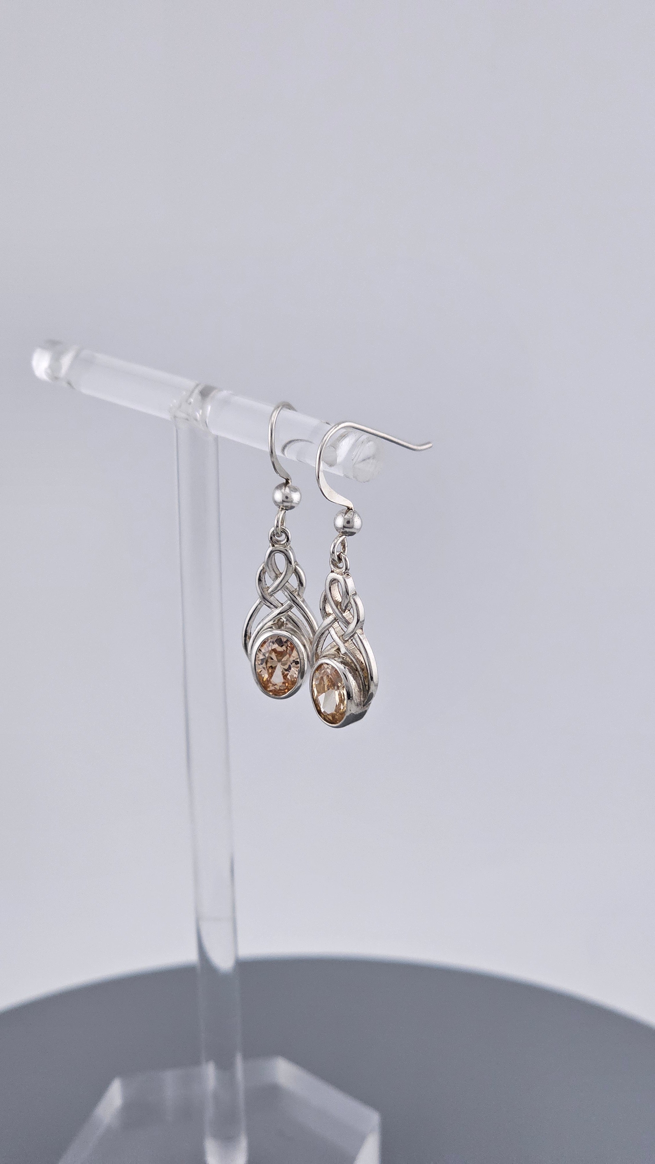 Elegant Pre-Loved 925 Sterling Silver DQCZ Celtic Knot Drop