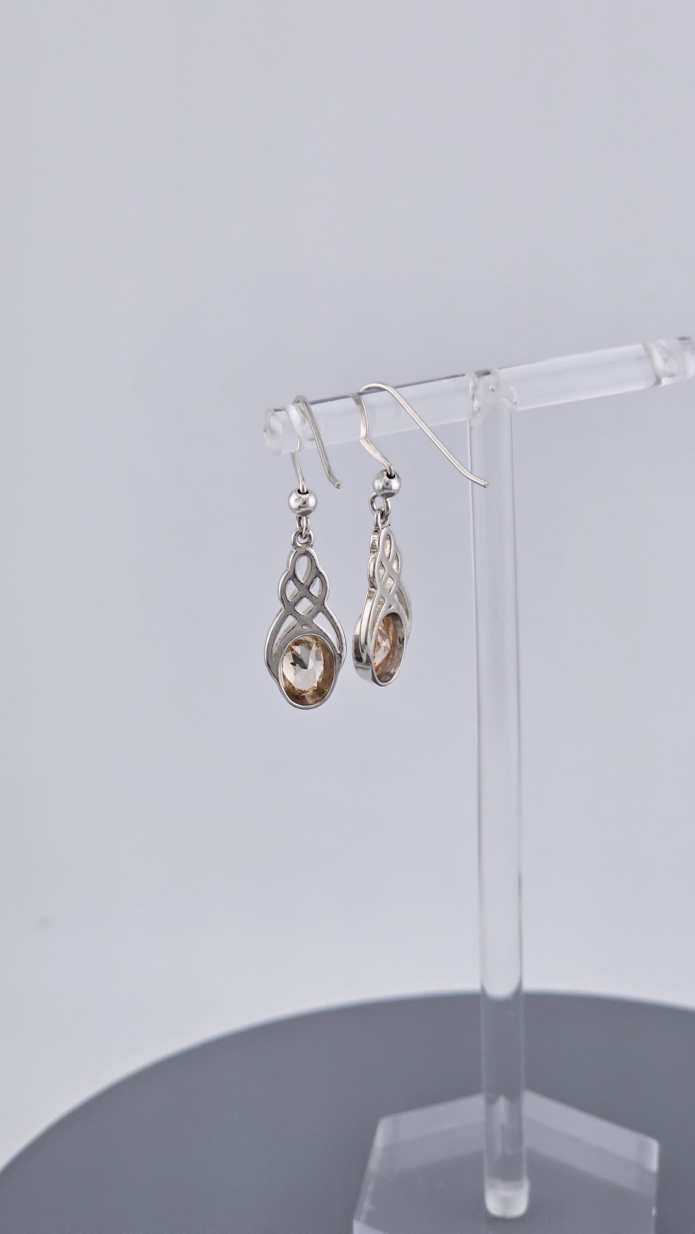 Elegant Pre-Loved 925 Sterling Silver DQCZ Celtic Knot Drop