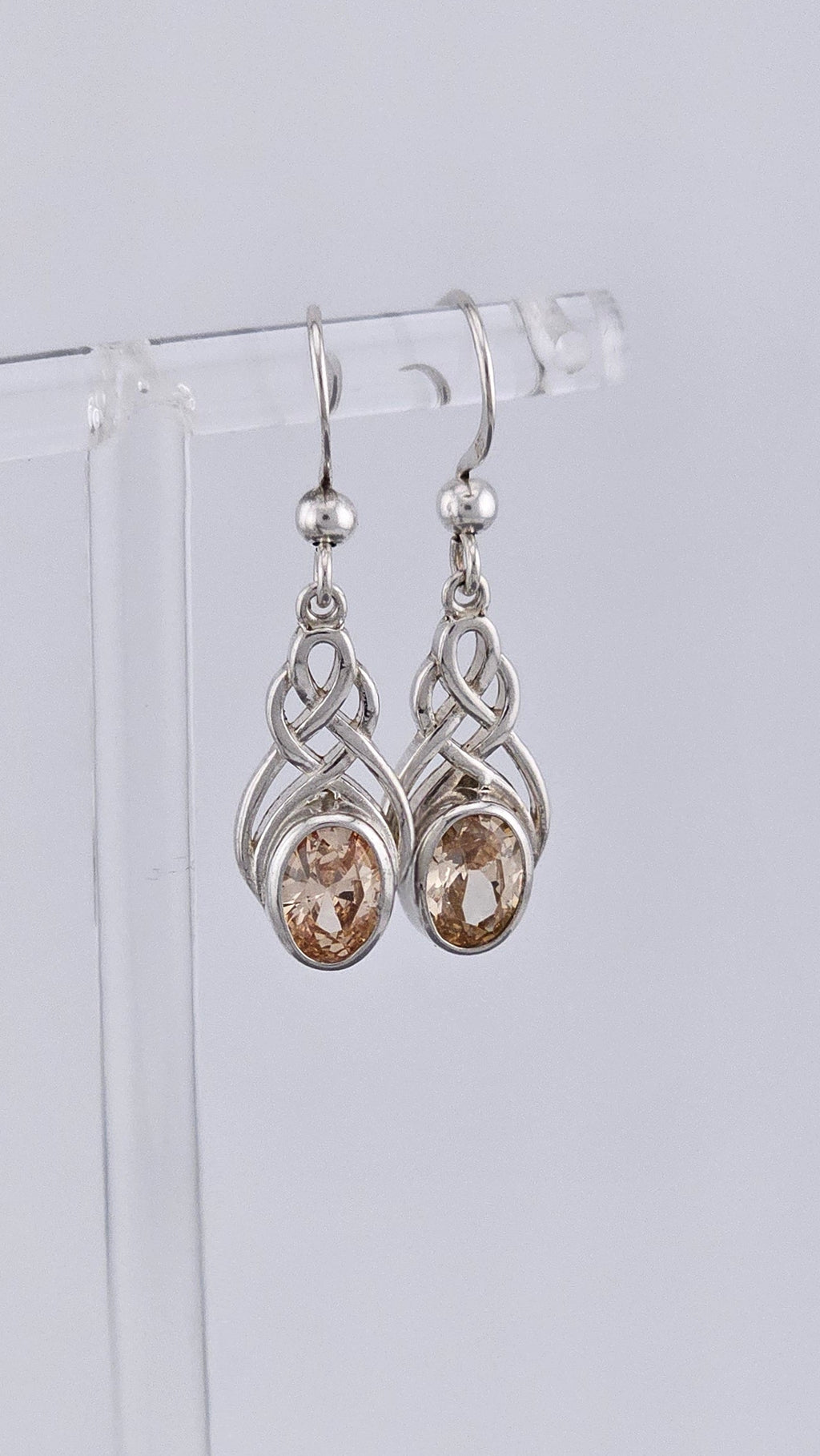 Elegant Pre-Loved 925 Sterling Silver DQCZ Celtic Knot Drop