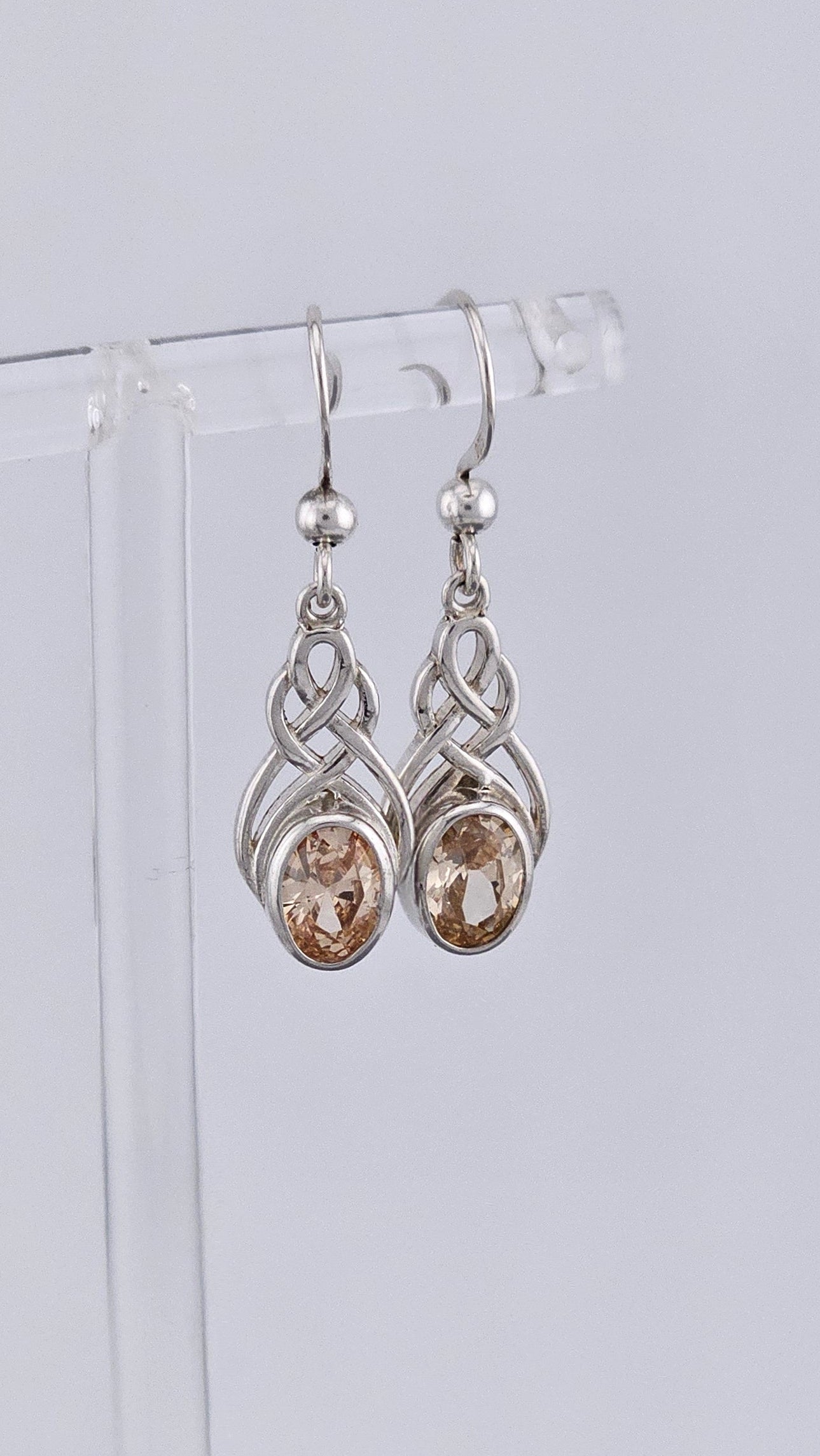 Elegant Pre-Loved 925 Sterling Silver DQCZ Celtic Knot Drop