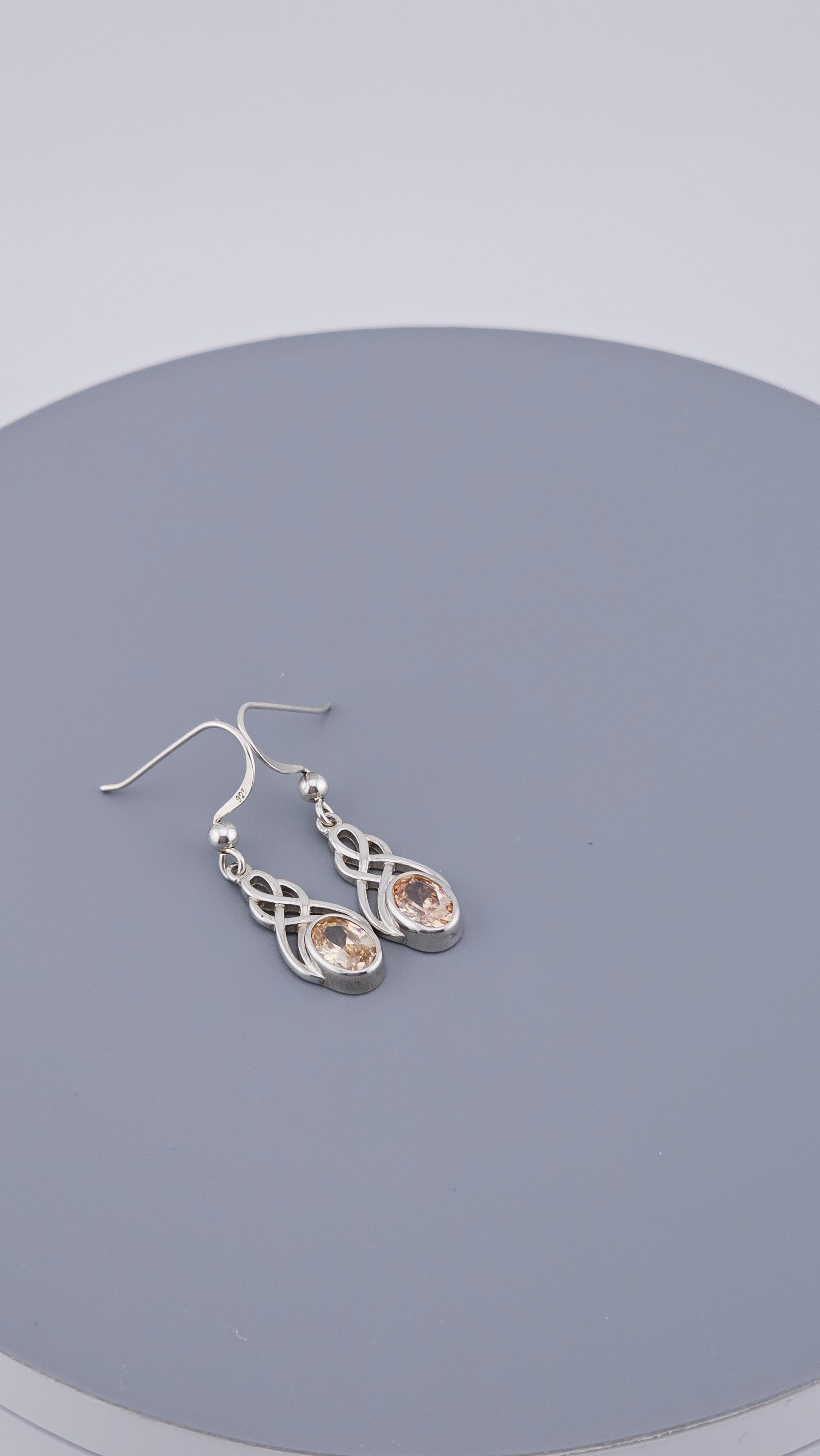 Elegant Pre-Loved 925 Sterling Silver DQCZ Celtic Knot Drop