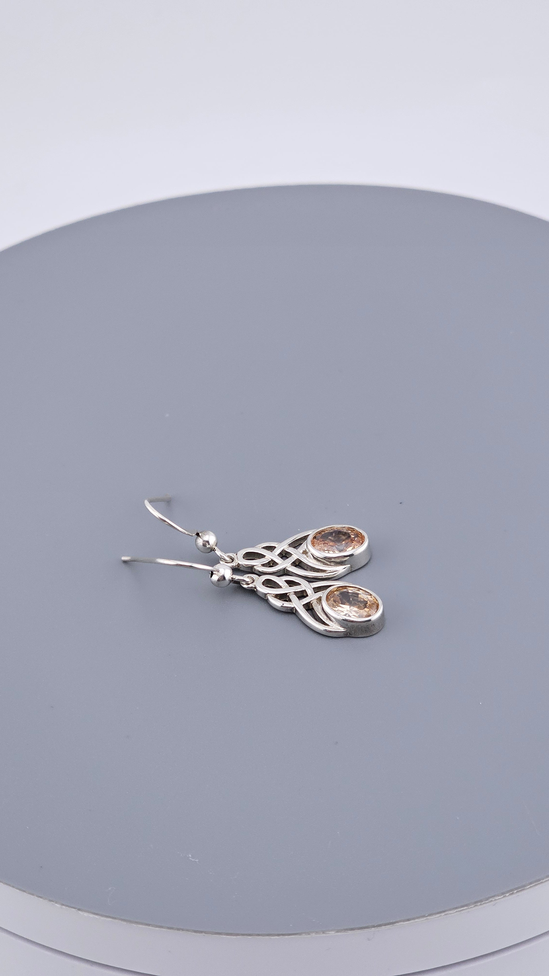 Elegant Pre-Loved 925 Sterling Silver DQCZ Celtic Knot Drop