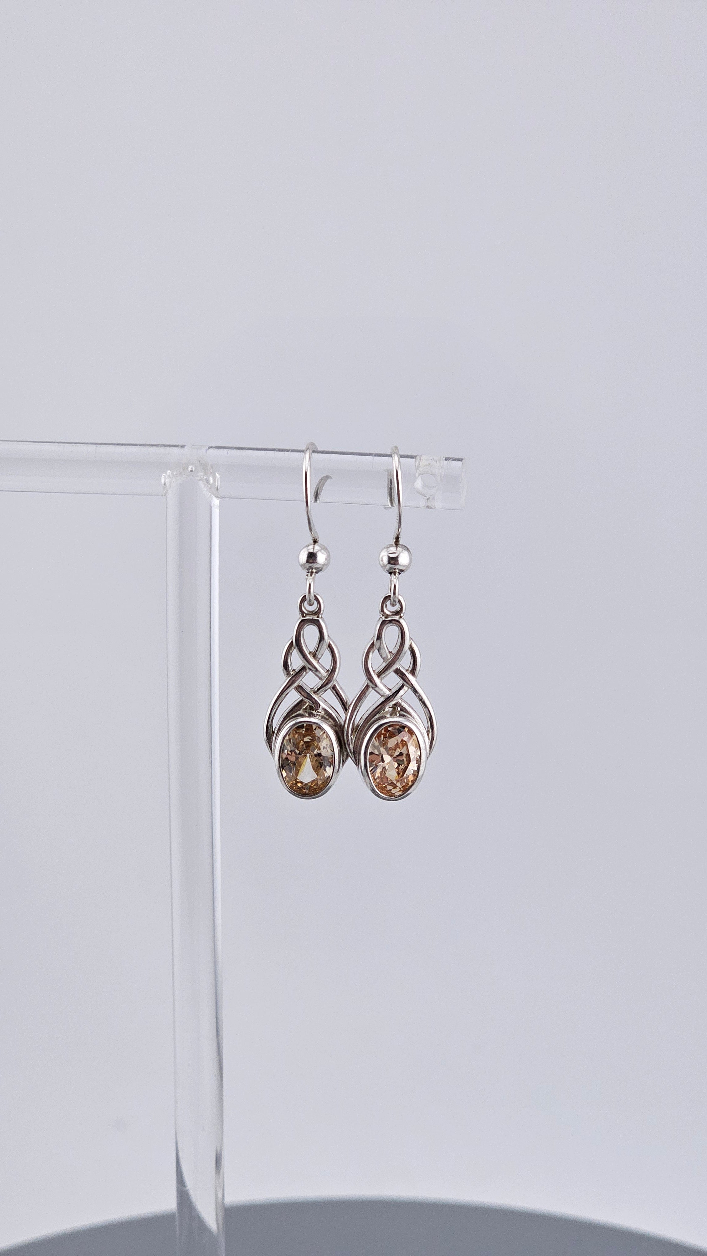 Elegant Pre-Loved 925 Sterling Silver DQCZ Celtic Knot Drop